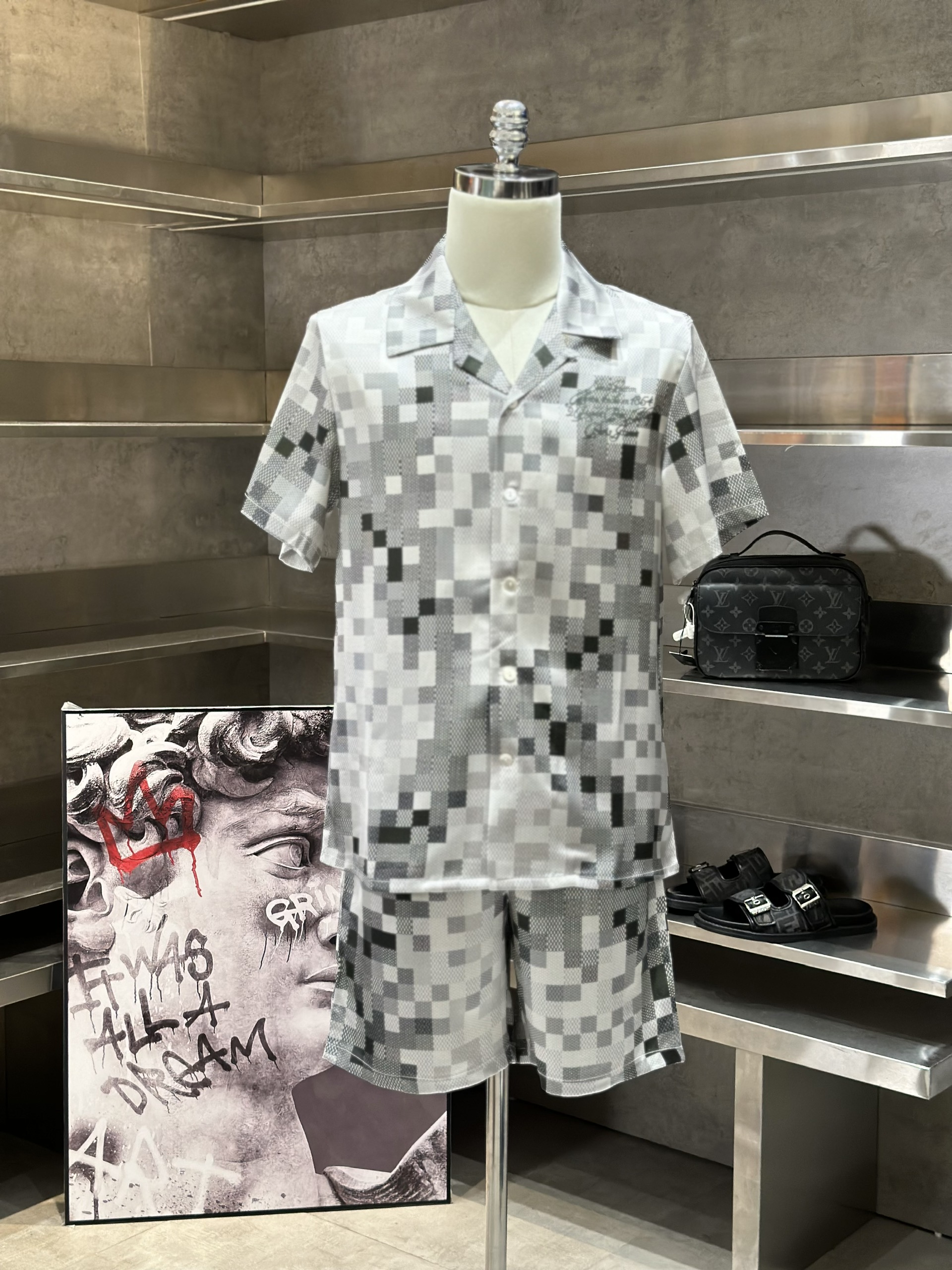 Bộ, set hè lụa Louis Vuitton LV Đen phối Trắng caro Like Auth VTN