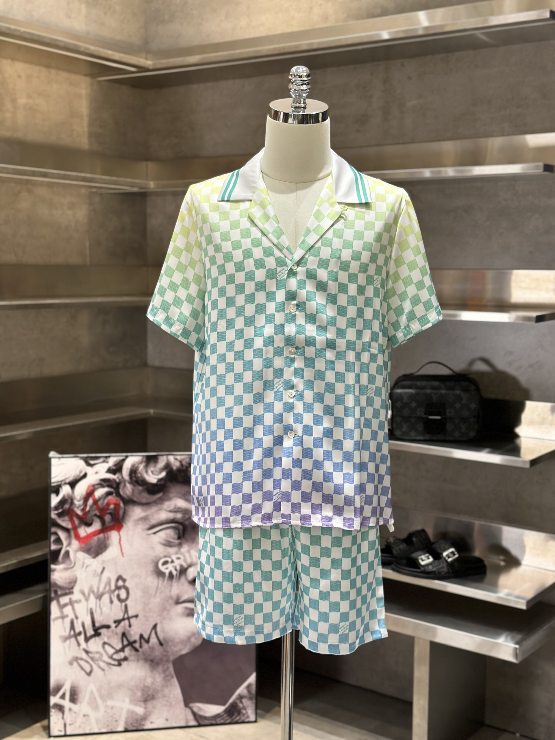 Bộ, set hè lụa Louis Vuitton LV Trắng họa tiết caro loang màu Like Auth VTN