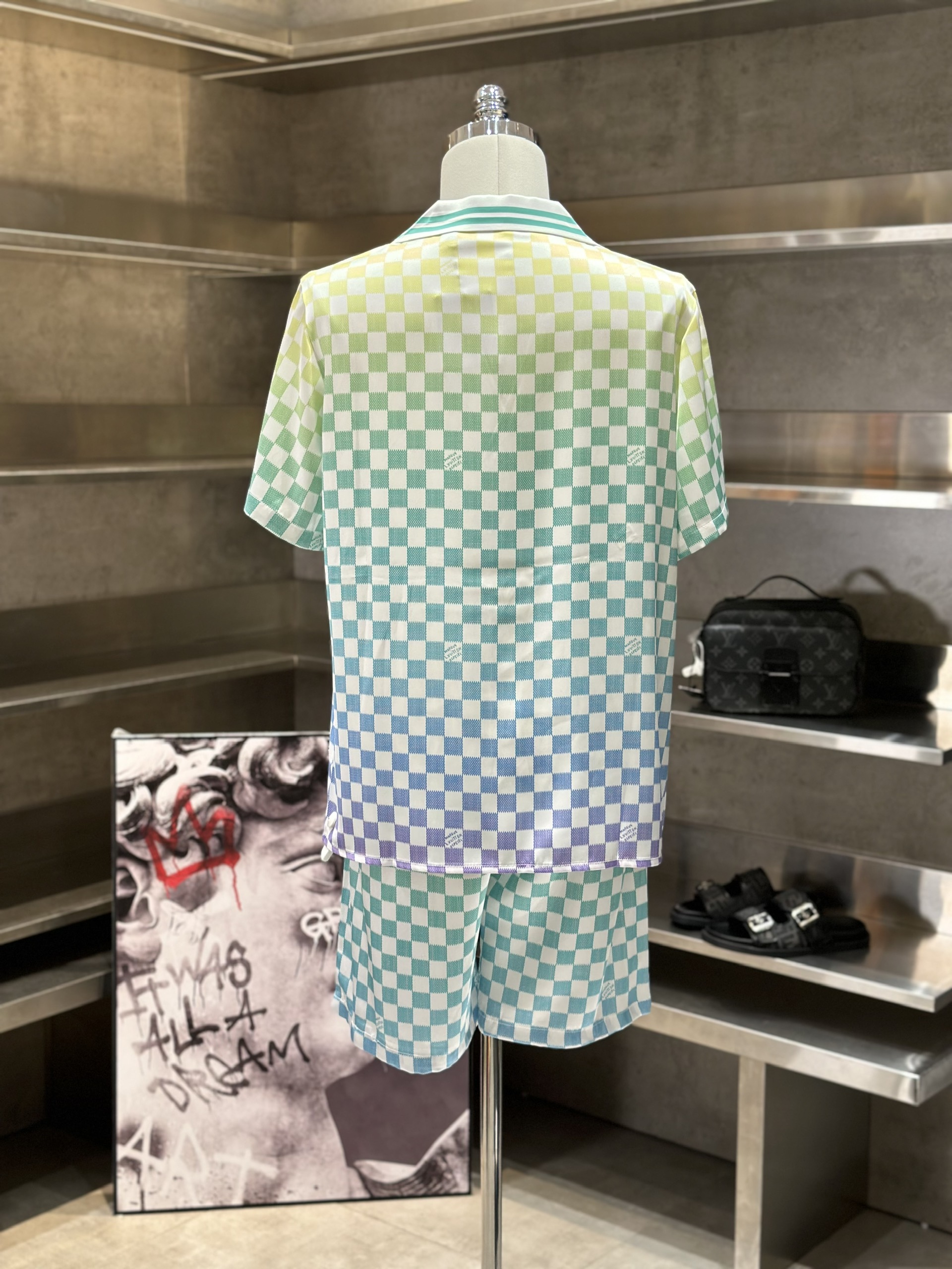 Bộ, set hè lụa Louis Vuitton LV Trắng họa tiết caro loang màu Like Auth VTN