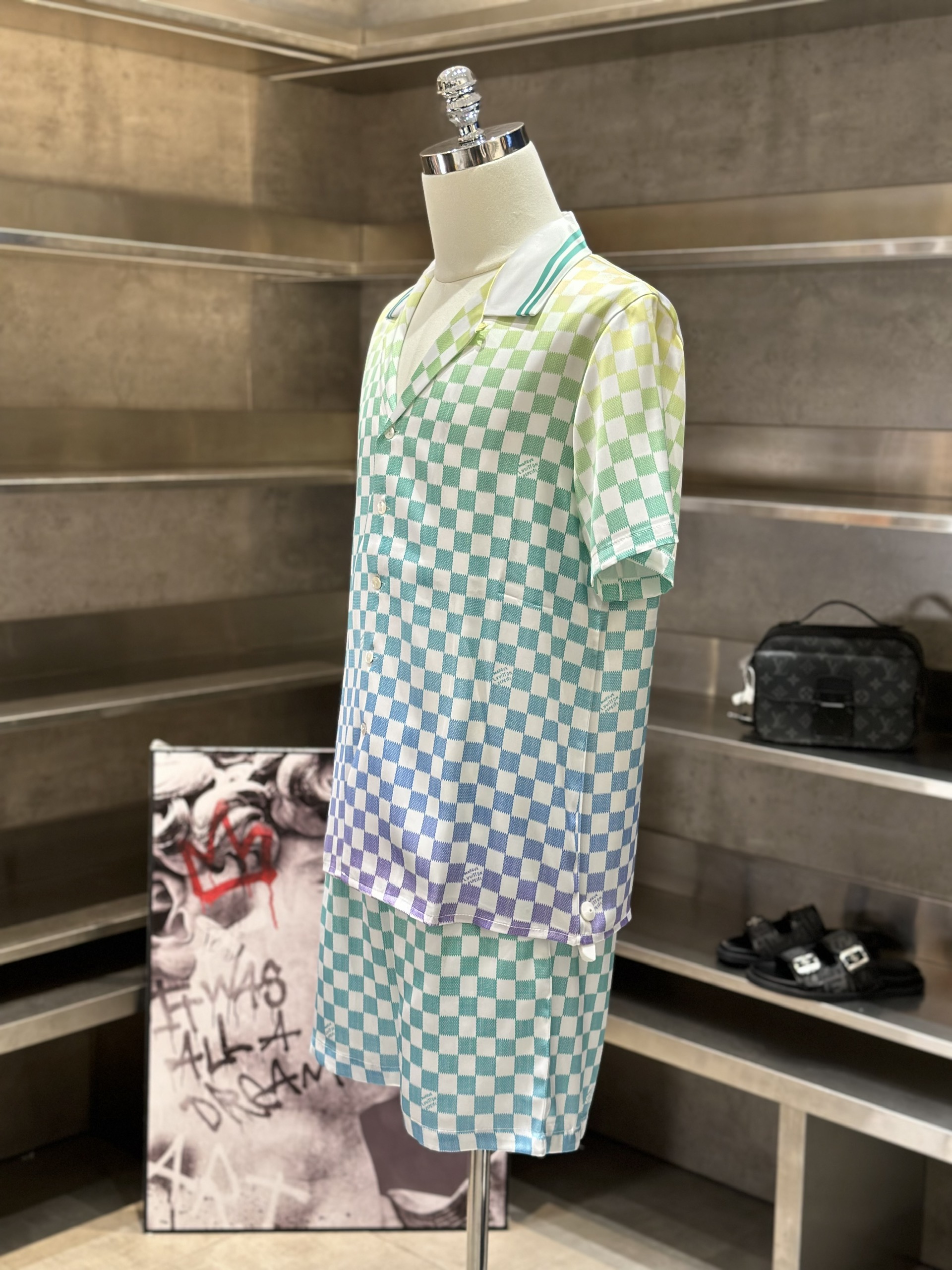 Bộ, set hè lụa Louis Vuitton LV Trắng họa tiết caro loang màu Like Auth VTN