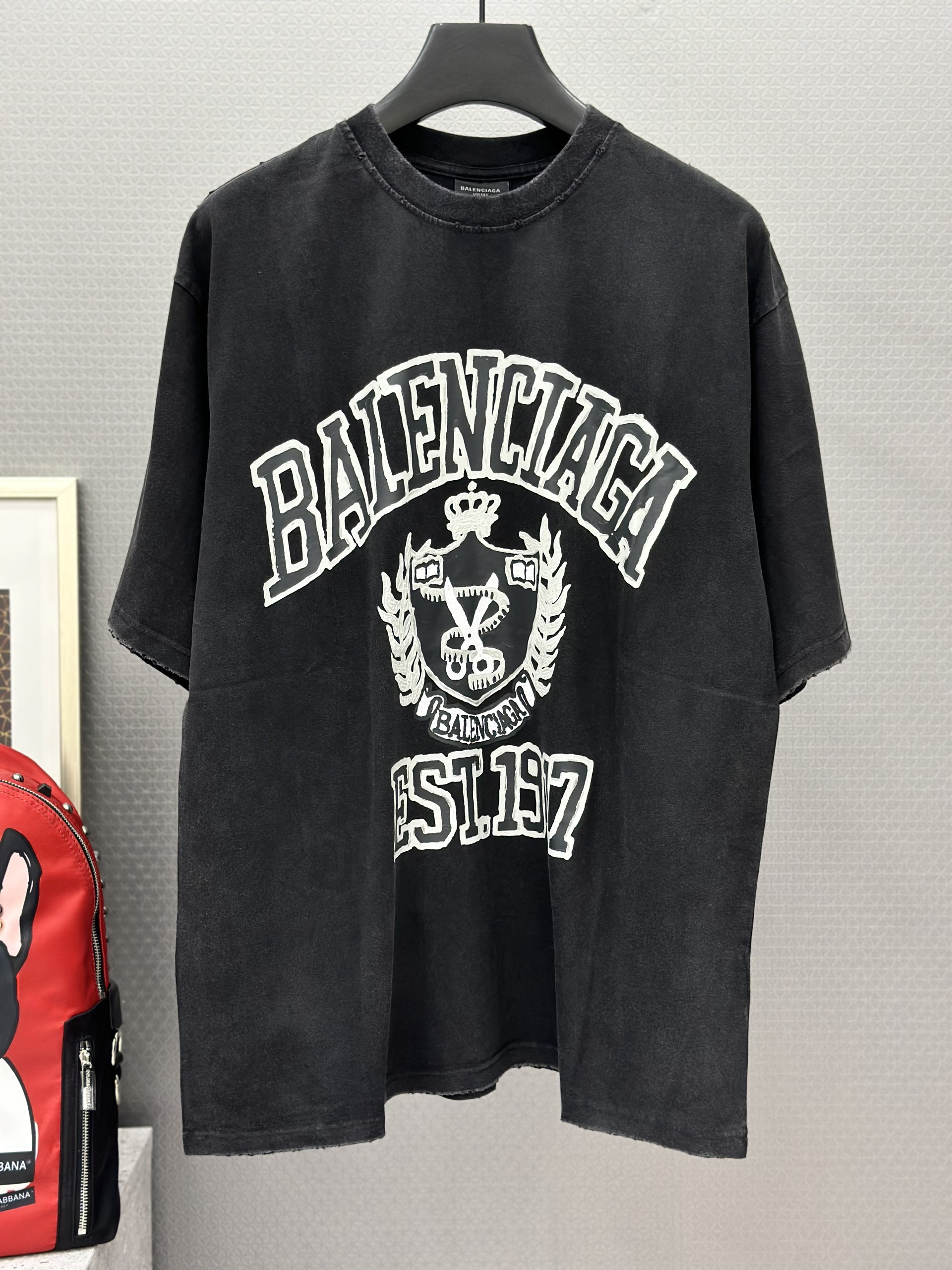 Áo phông T-shirt Balenciaga BB Đen bạc logo chữ viền Trắng Like Auth on web VTN