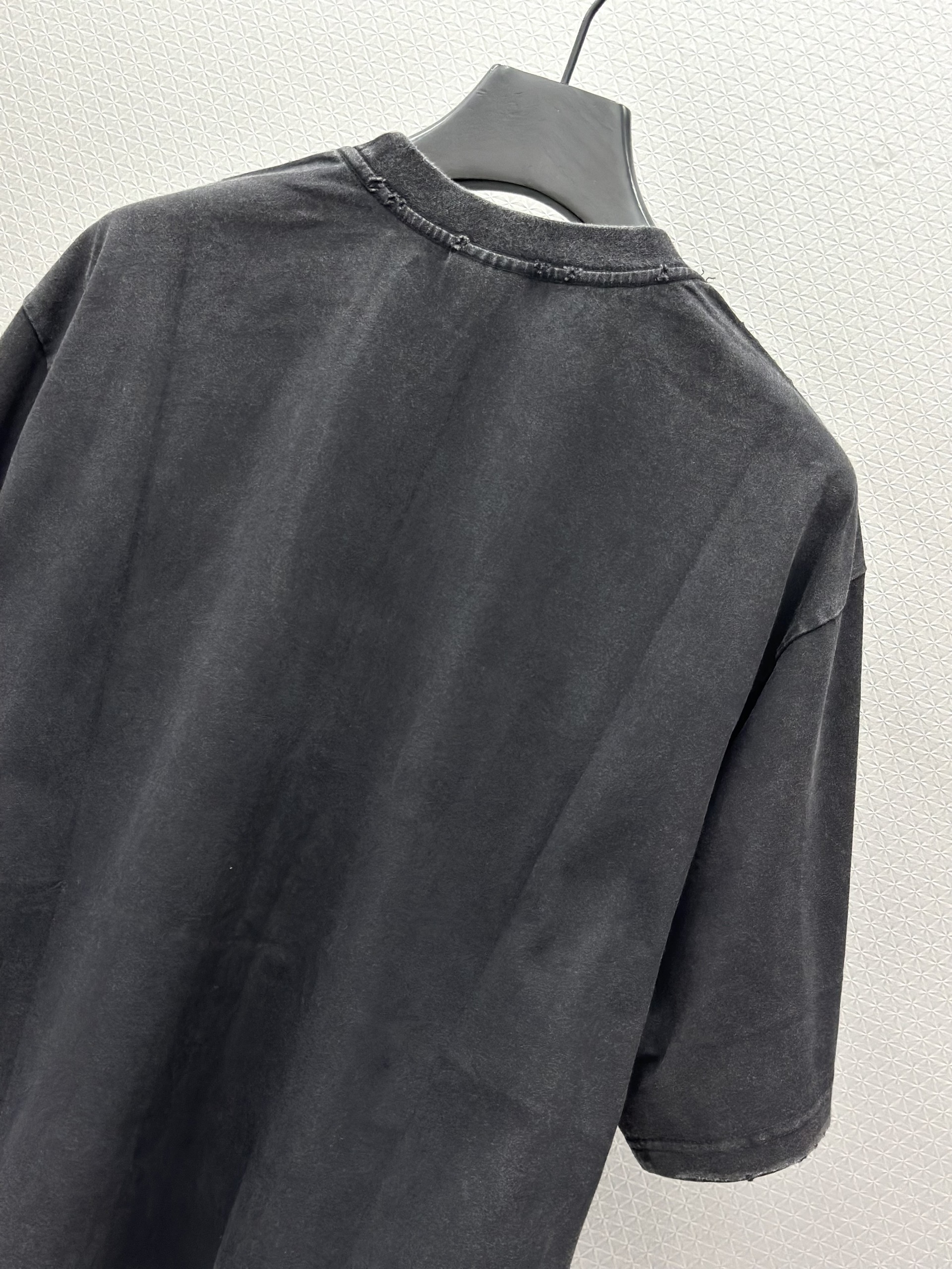 Áo phông T-shirt Balenciaga BB Đen bạc logo chữ viền Trắng Like Auth on web VTN