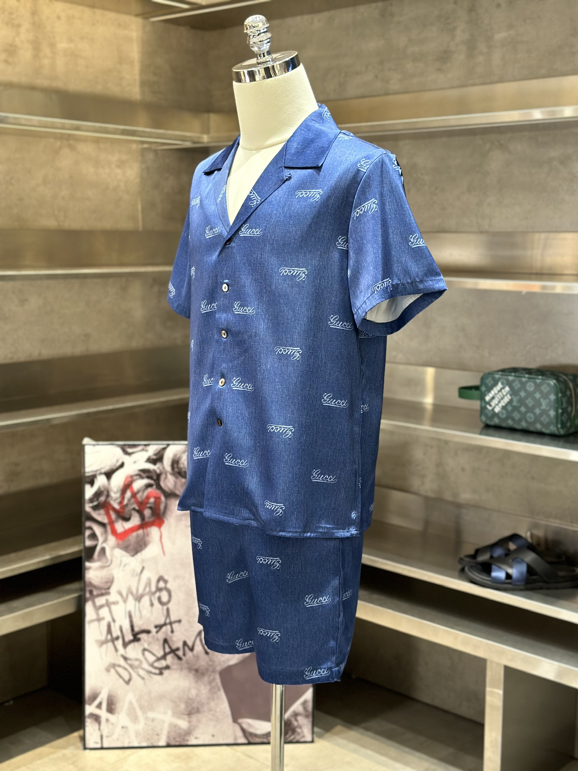 Bộ, set hè lụa Gucci GC Xanh than họa tiết logo chữ nhỏ full Like Auth VTN