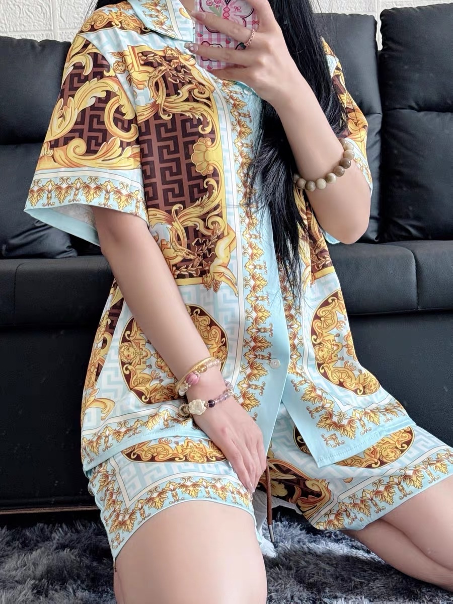 Bộ, set hè lụa Versace VS Xanh ngọc họa tiết Vàng Like Auth VTN