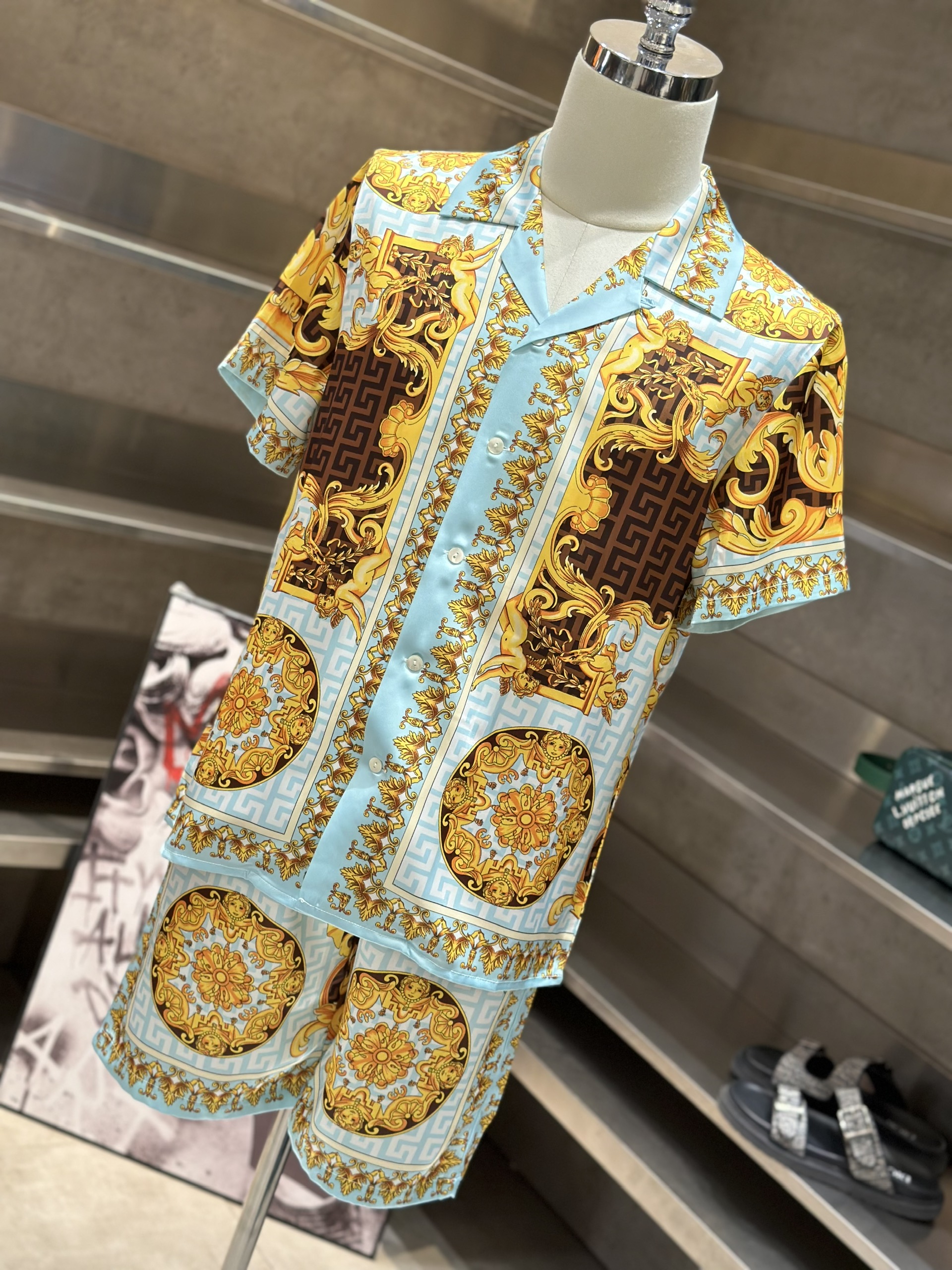 Bộ, set hè lụa Versace VS Xanh ngọc họa tiết Vàng Like Auth VTN