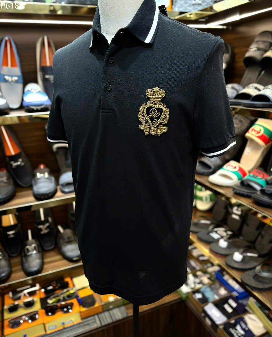 Áo polo Dolce Gabbana DG Đen logo huy hiệu thêu ngực kẻ viền Trắng Like Auth MK