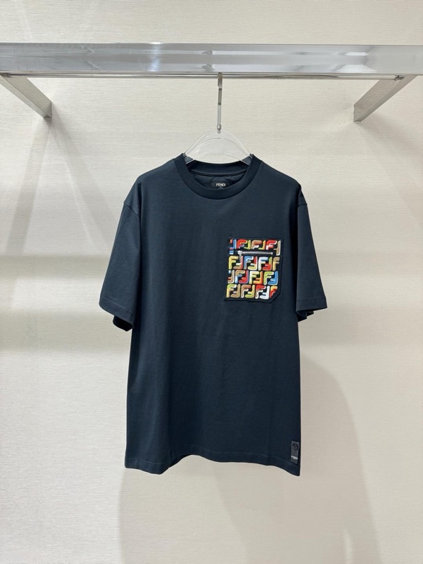Áo phông T-shirt Fendi FF Đen túi ngực họa tiết  logo FF màu sắc Like Auth on web VTN
