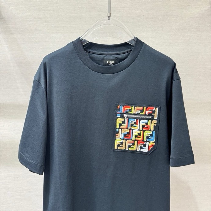 Áo phông T-shirt Fendi FF Đen túi ngực họa tiết  logo FF màu sắc Like Auth on web VTN
