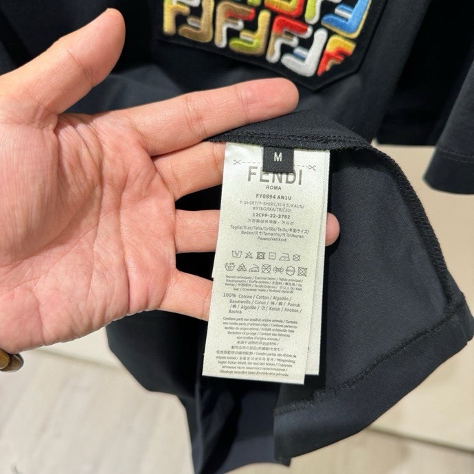 Áo phông T-shirt Fendi FF Đen túi ngực họa tiết  logo FF màu sắc Like Auth on web VTN