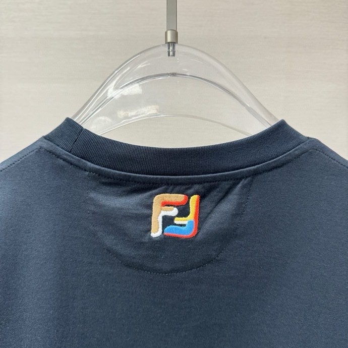Áo phông T-shirt Fendi FF Đen túi ngực họa tiết  logo FF màu sắc Like Auth on web VTN