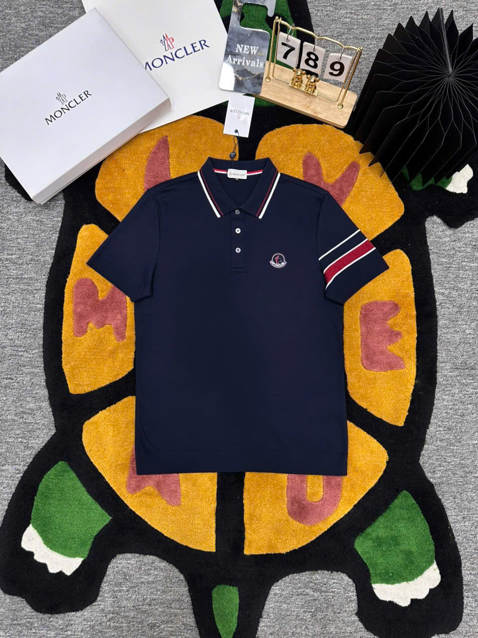 Áo polo Moncler M Xanh than logo thêu ngực kẻ sọc Đỏ Trắng Like Auth MK