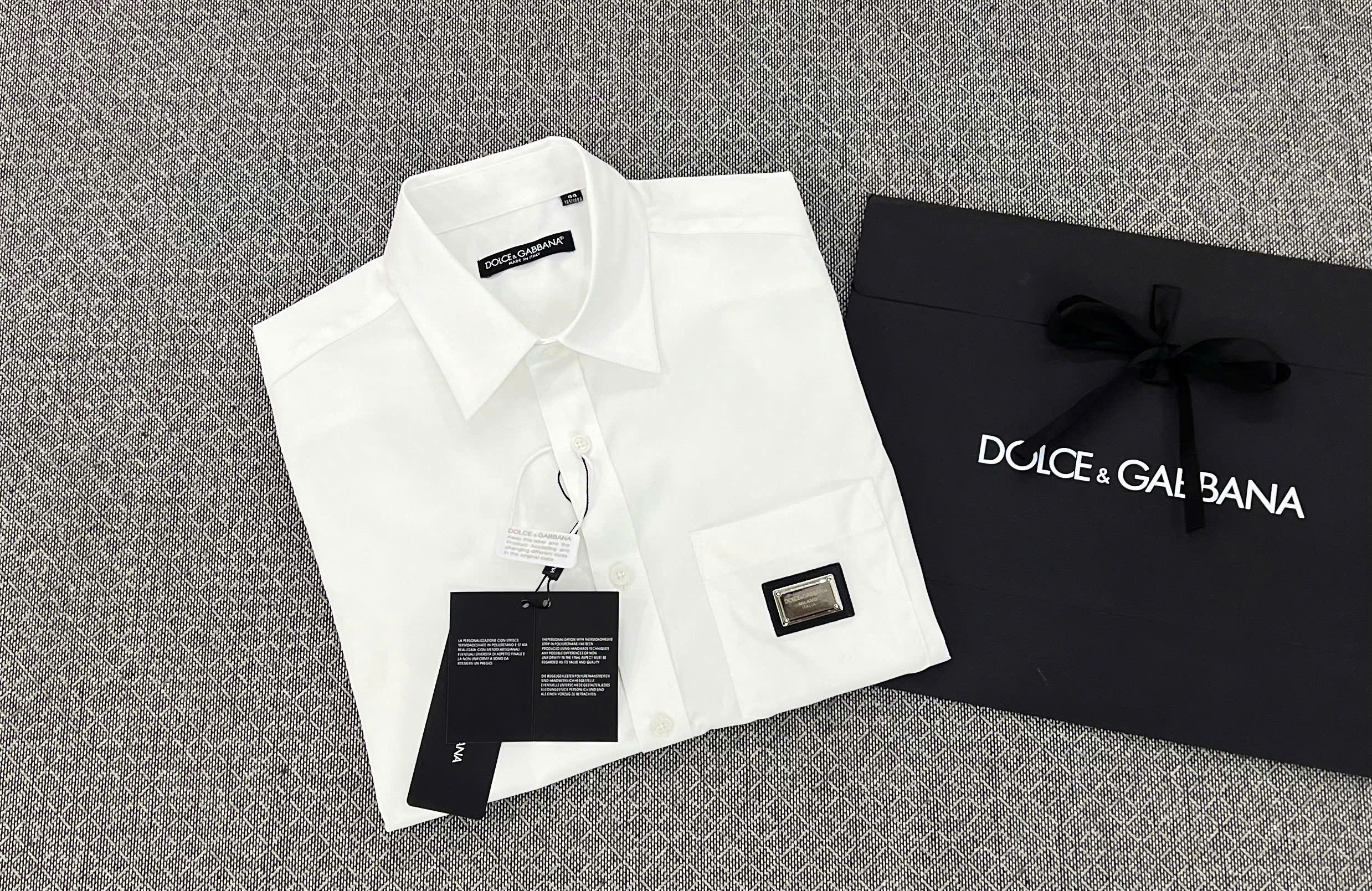 Áo sơ mi cộc tay Dolce Gabbana DG Trắng logo tag vuông túi ngực Like Auth MK