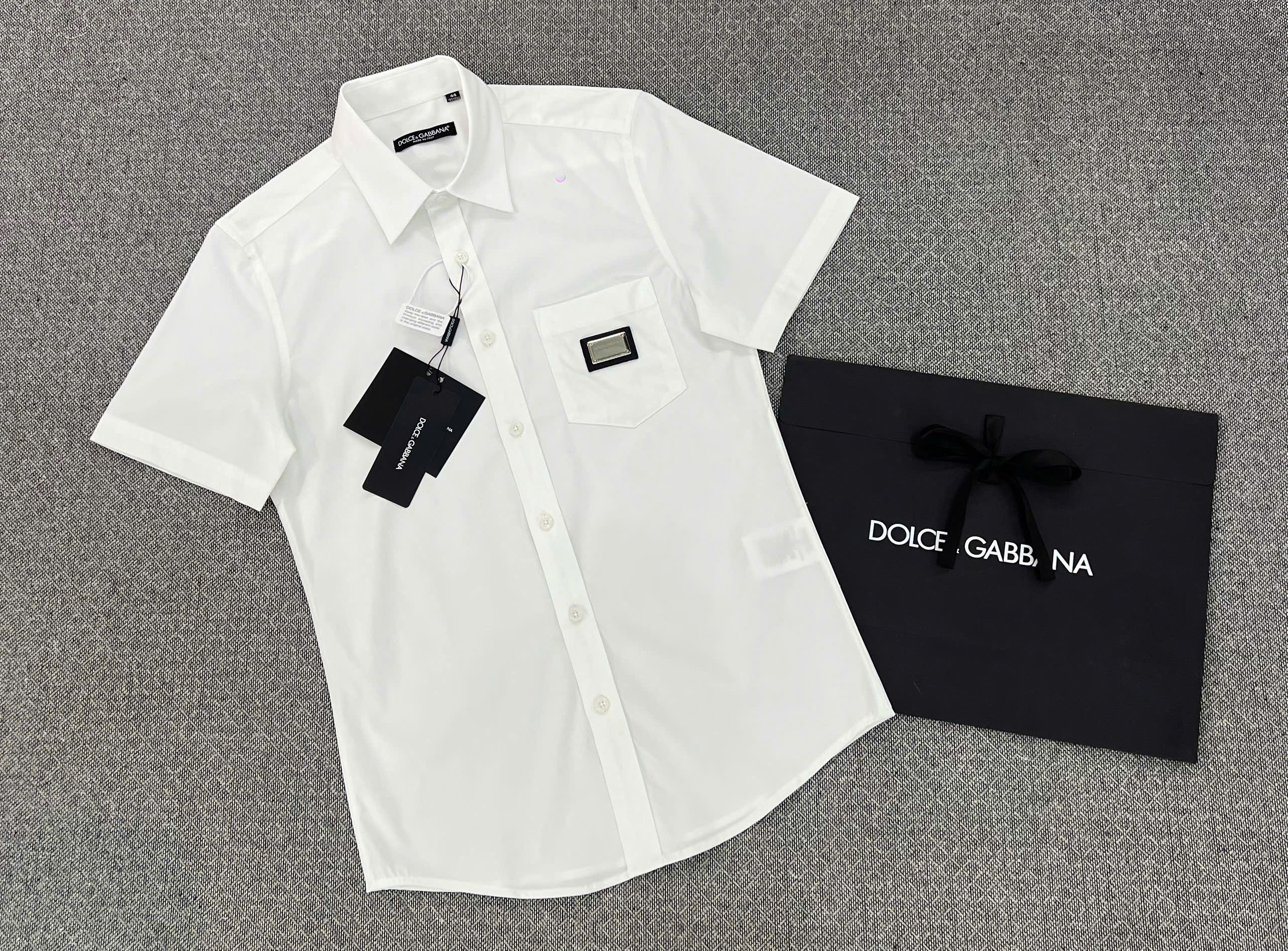 Áo sơ mi cộc tay Dolce Gabbana DG Trắng logo tag vuông túi ngực Like Auth MK