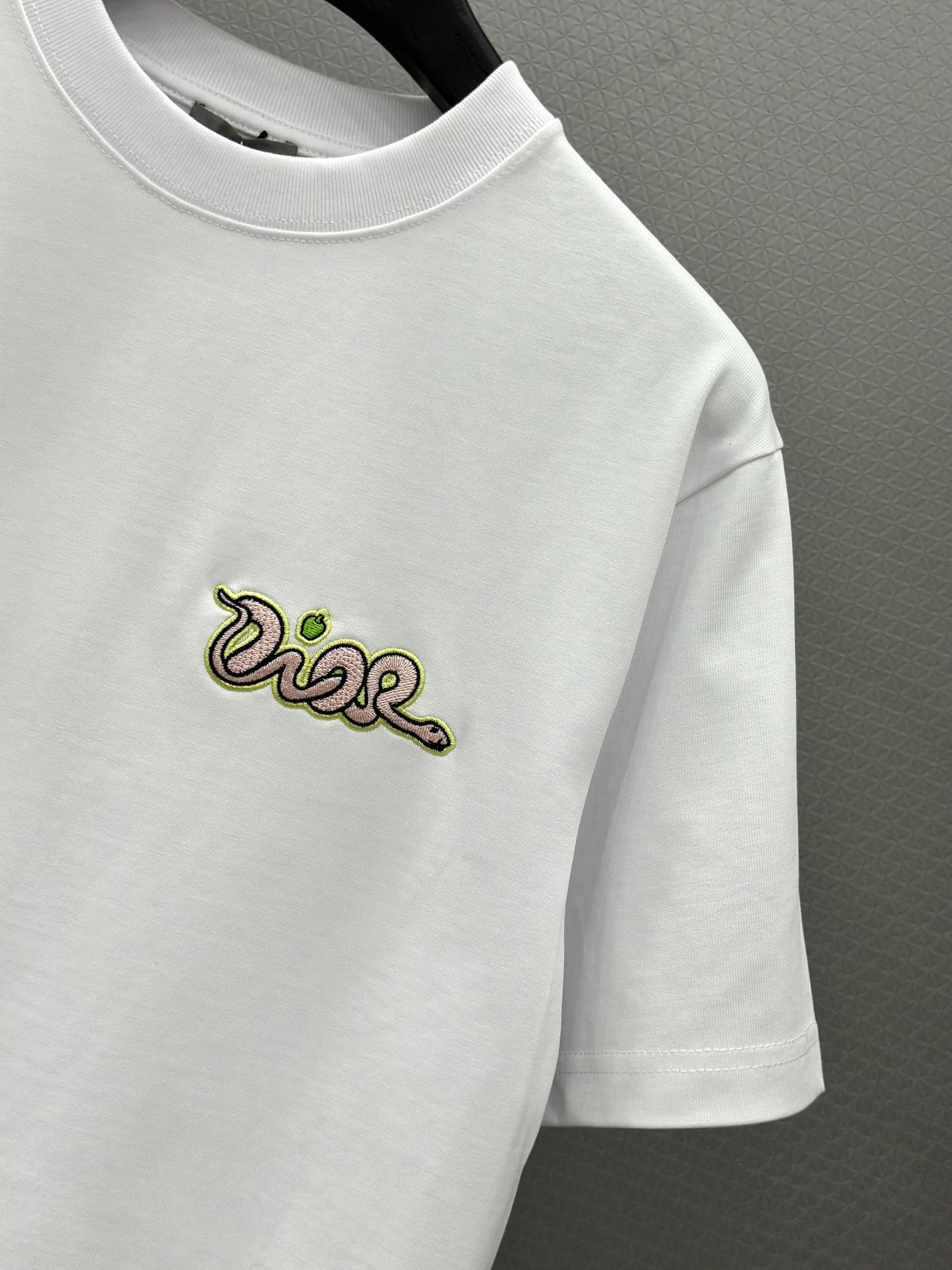 Áo phông T-shirt Dior CD logo chữ Rắn lồng thêu ngực Like Auth on web VTN