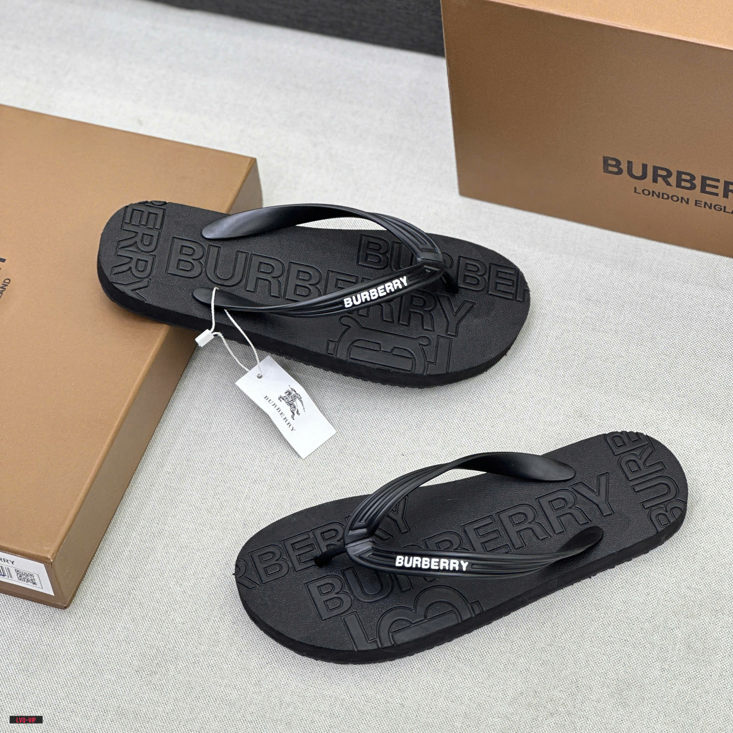 Dép tông, xỏ ngón Burberry BBR Đen logo chữ TB dập nổi đế Like Auth fullbox LVQ