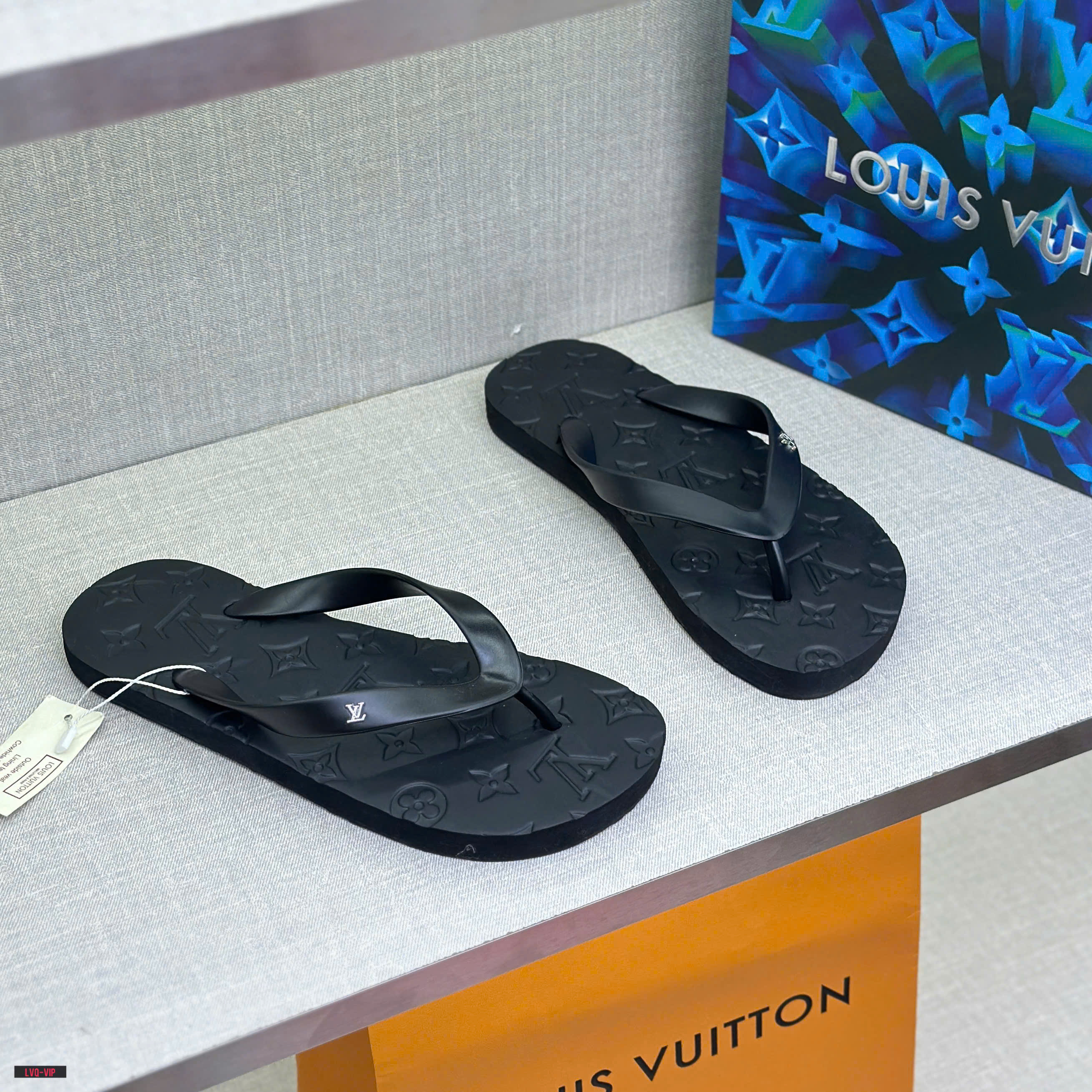 845 Dép tông, xỏ ngón Louis Vuitton LV Đen họa tiết hoa vân chữ dập nổi đế Like Auth fullbox 38-43 LVQ