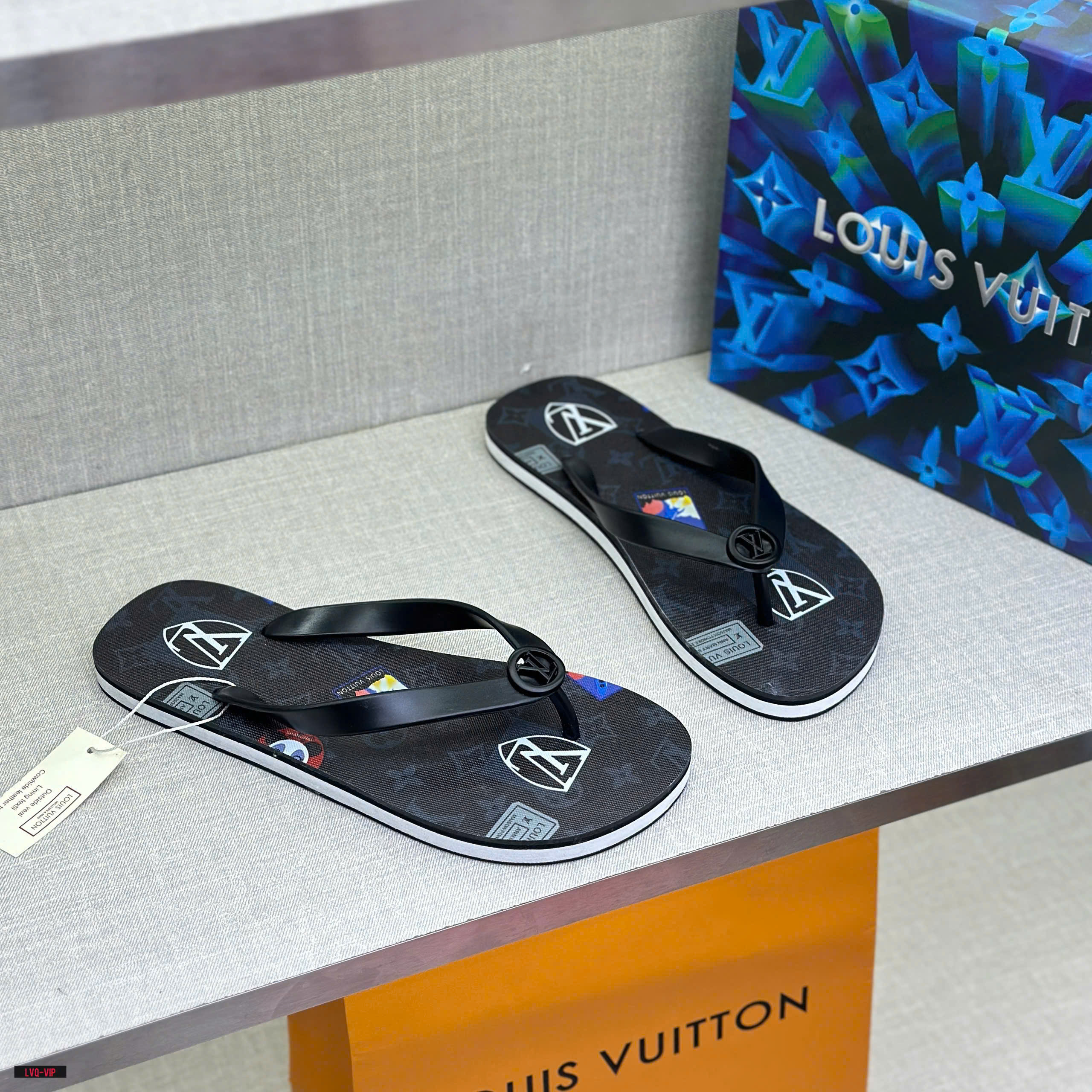 Dép tông, xỏ ngón Louis Vuitton LV Đen logo tròn quai phối họa tiết hoa vân đế Like Auth fullbox LVQ