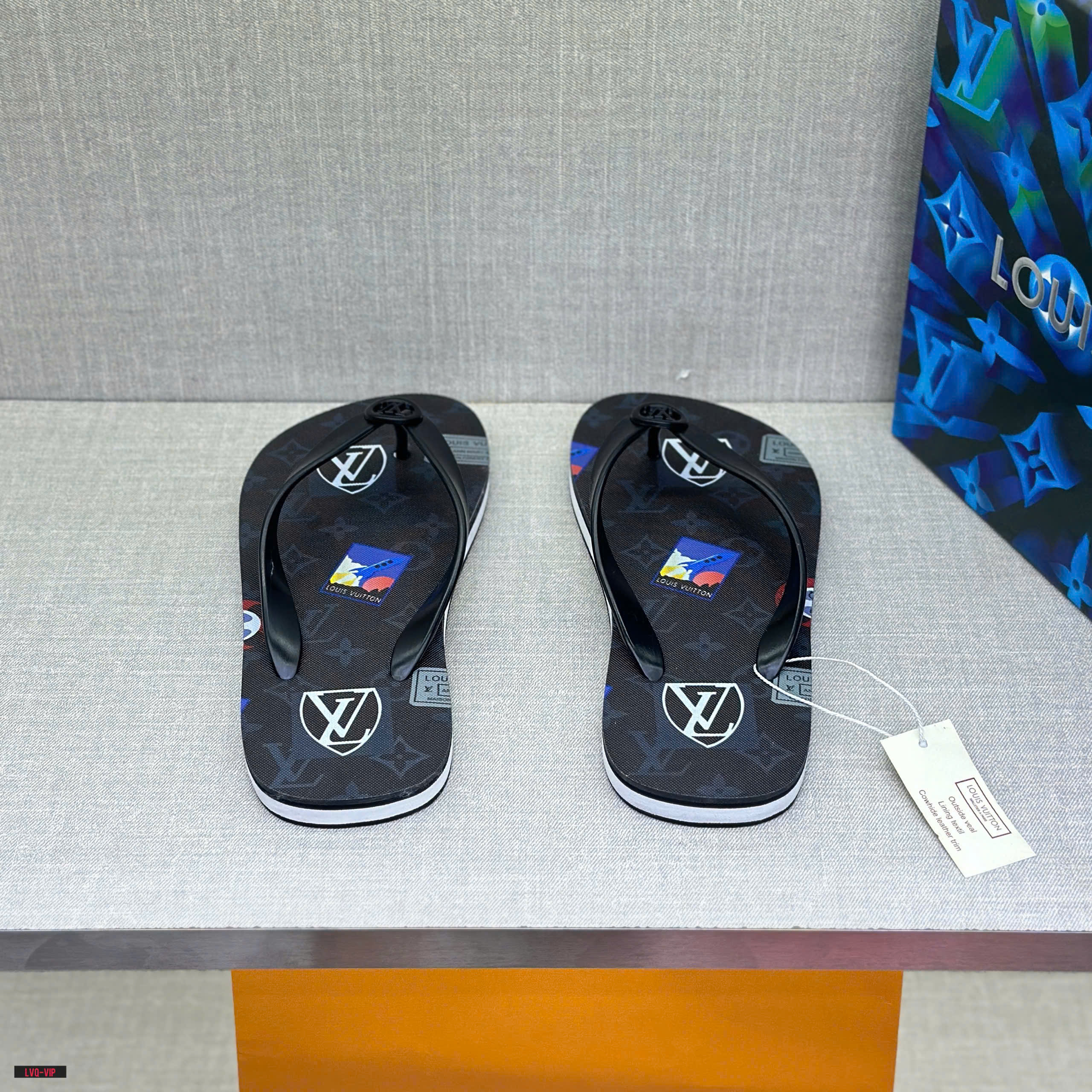 Dép tông, xỏ ngón Louis Vuitton LV Đen logo tròn quai phối họa tiết hoa vân đế Like Auth fullbox LVQ