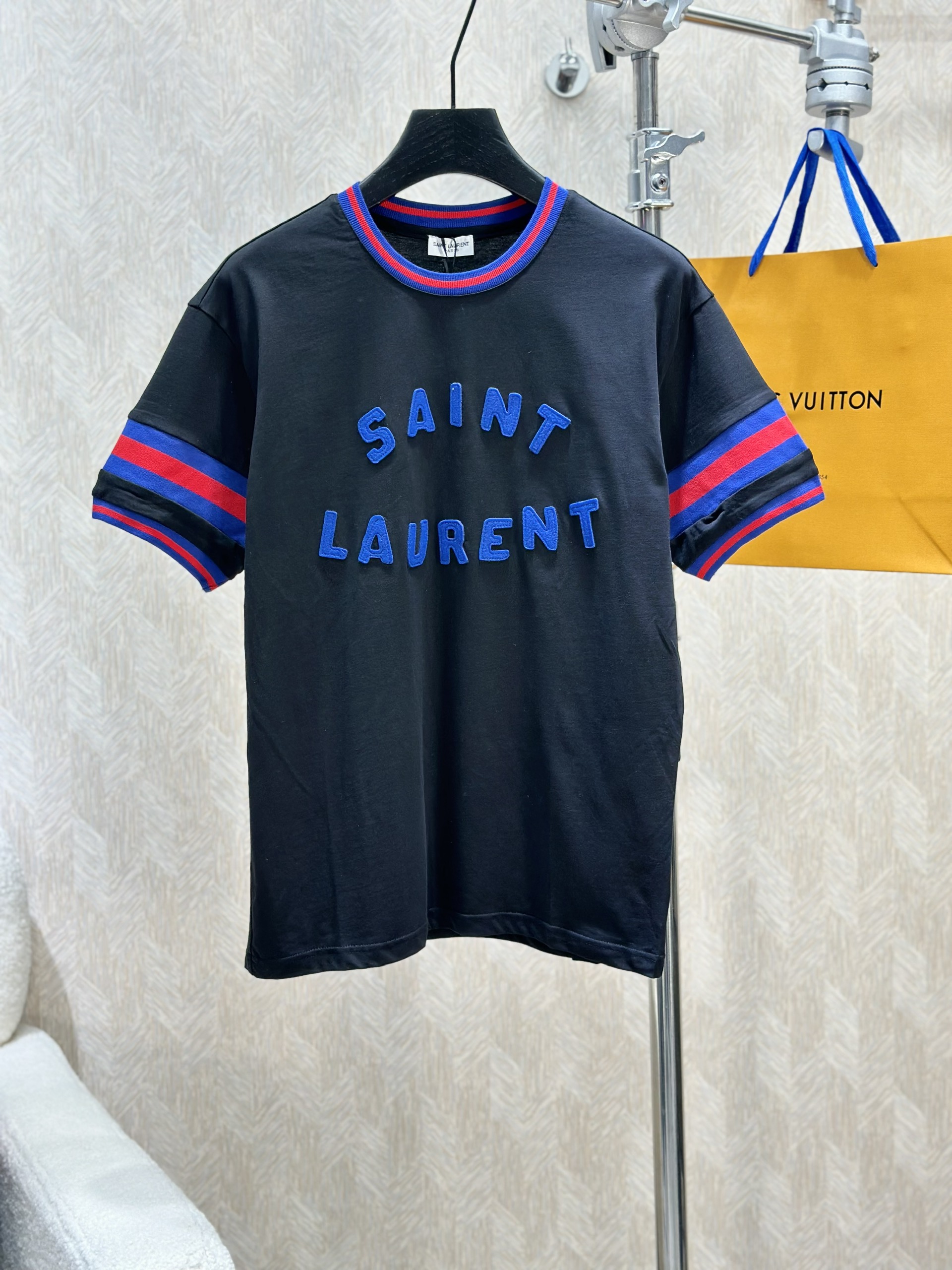 Áo phông T-shirt Saint Laurent YSL logo chữ thêu ngực kẻ sọc Xanh Đỏ viền cổ tay Like Auth on web VTN