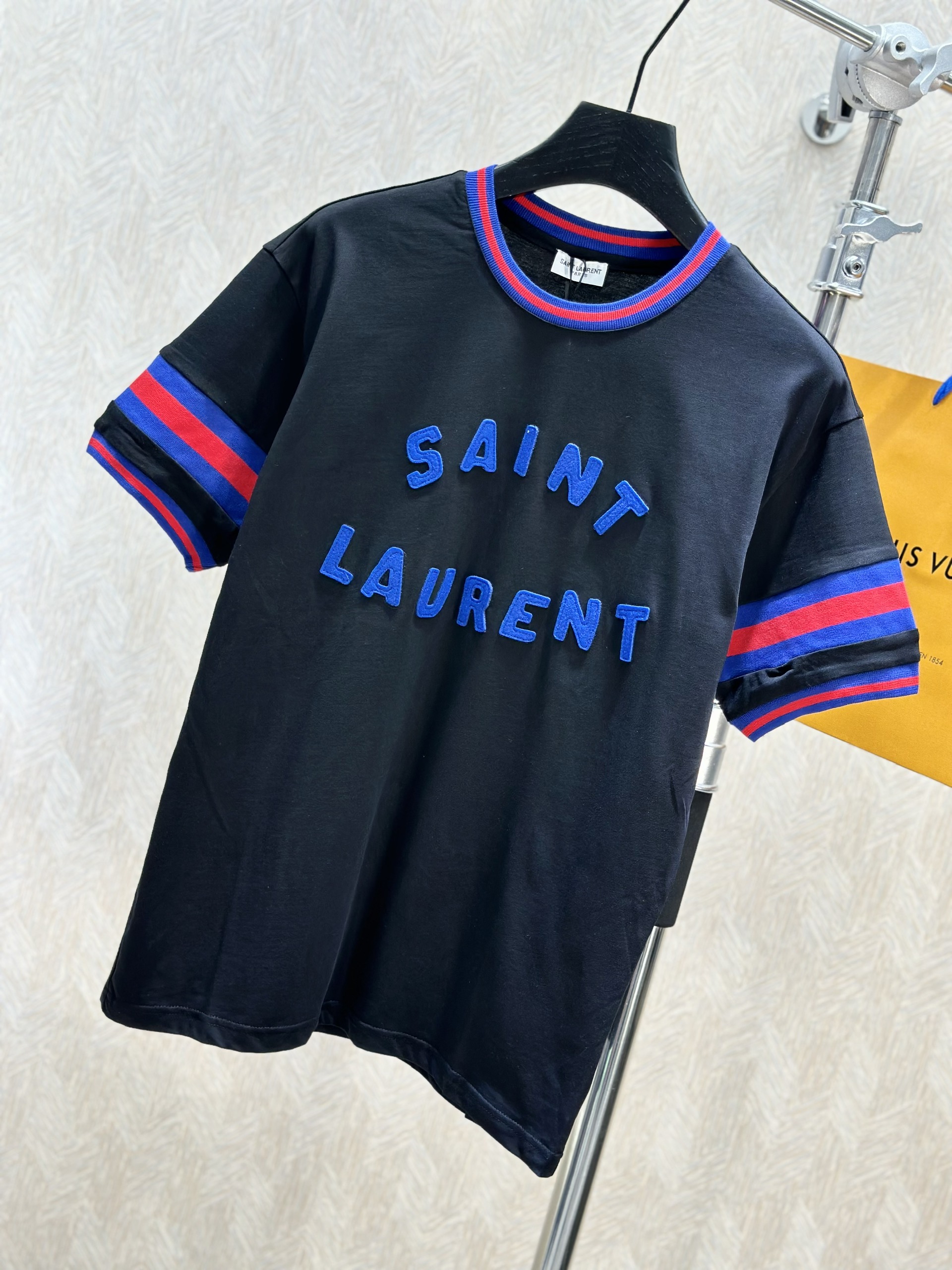Áo phông T-shirt Saint Laurent YSL logo chữ thêu ngực kẻ sọc Xanh Đỏ viền cổ tay Like Auth on web VTN