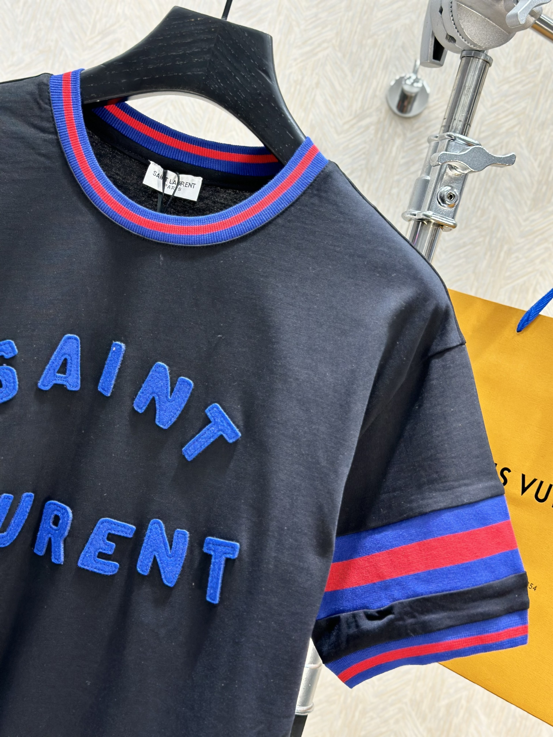 Áo phông T-shirt Saint Laurent YSL logo chữ thêu ngực kẻ sọc Xanh Đỏ viền cổ tay Like Auth on web VTN