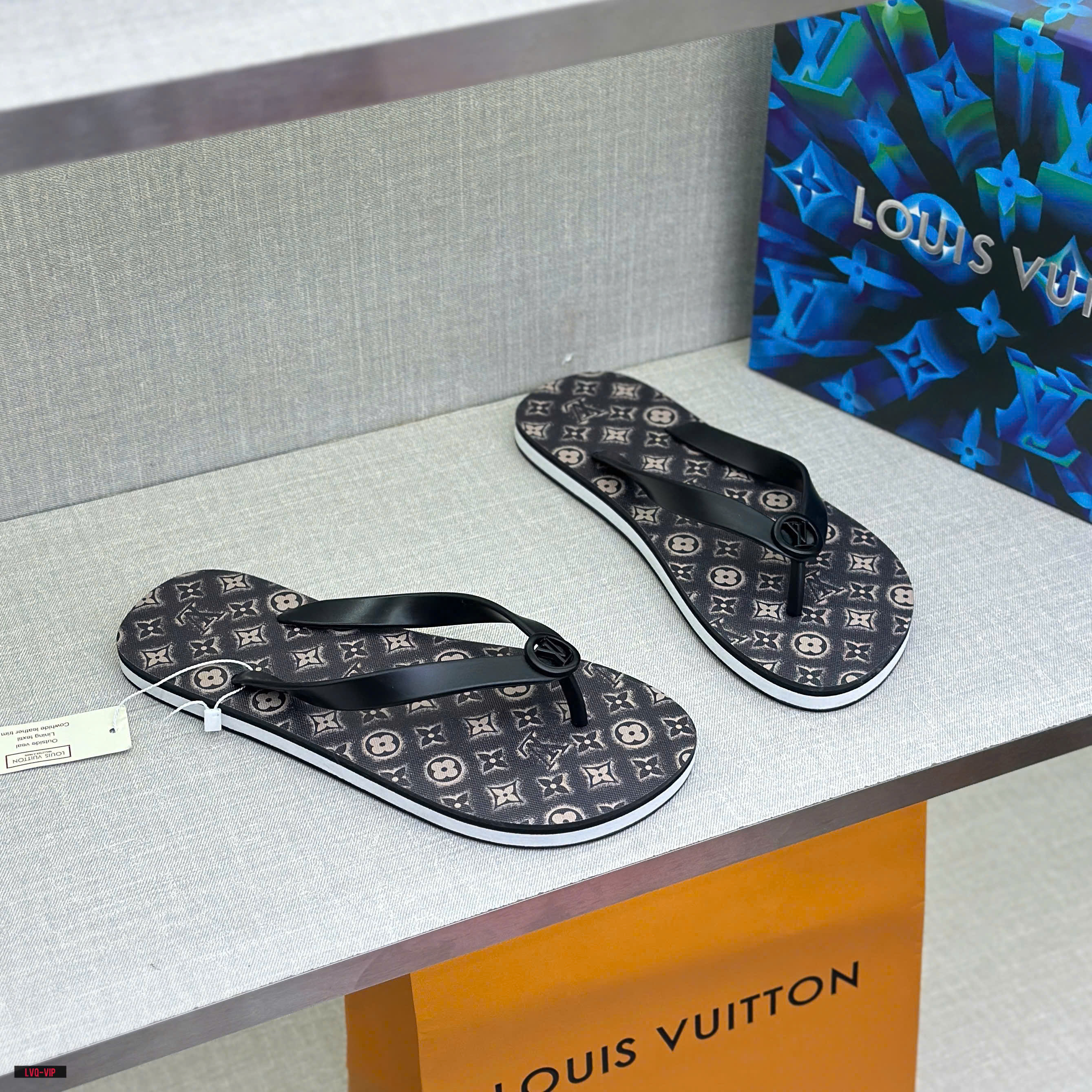 Dép tông, xỏ ngón Louis Vuitton LV Đen logo tròn quai phối họa tiết hoa vân loang màu đế Like Auth fullbox LVQ