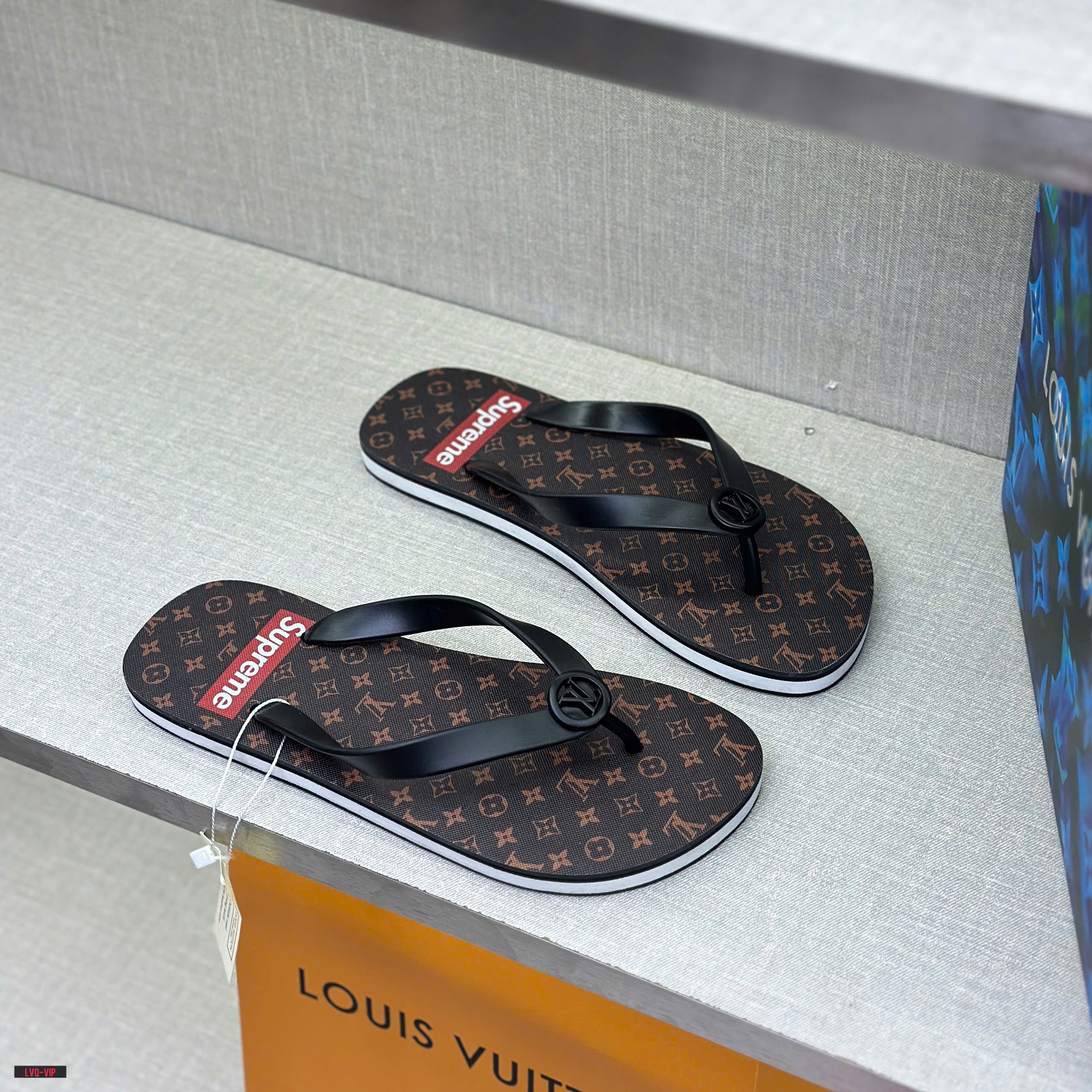 Dép tông, xỏ ngón Louis Vuitton LV Đen logo tròn quai phối họa tiết hoa vân Nâu Supreme nhỏ đế Like Auth fullbox LVQ