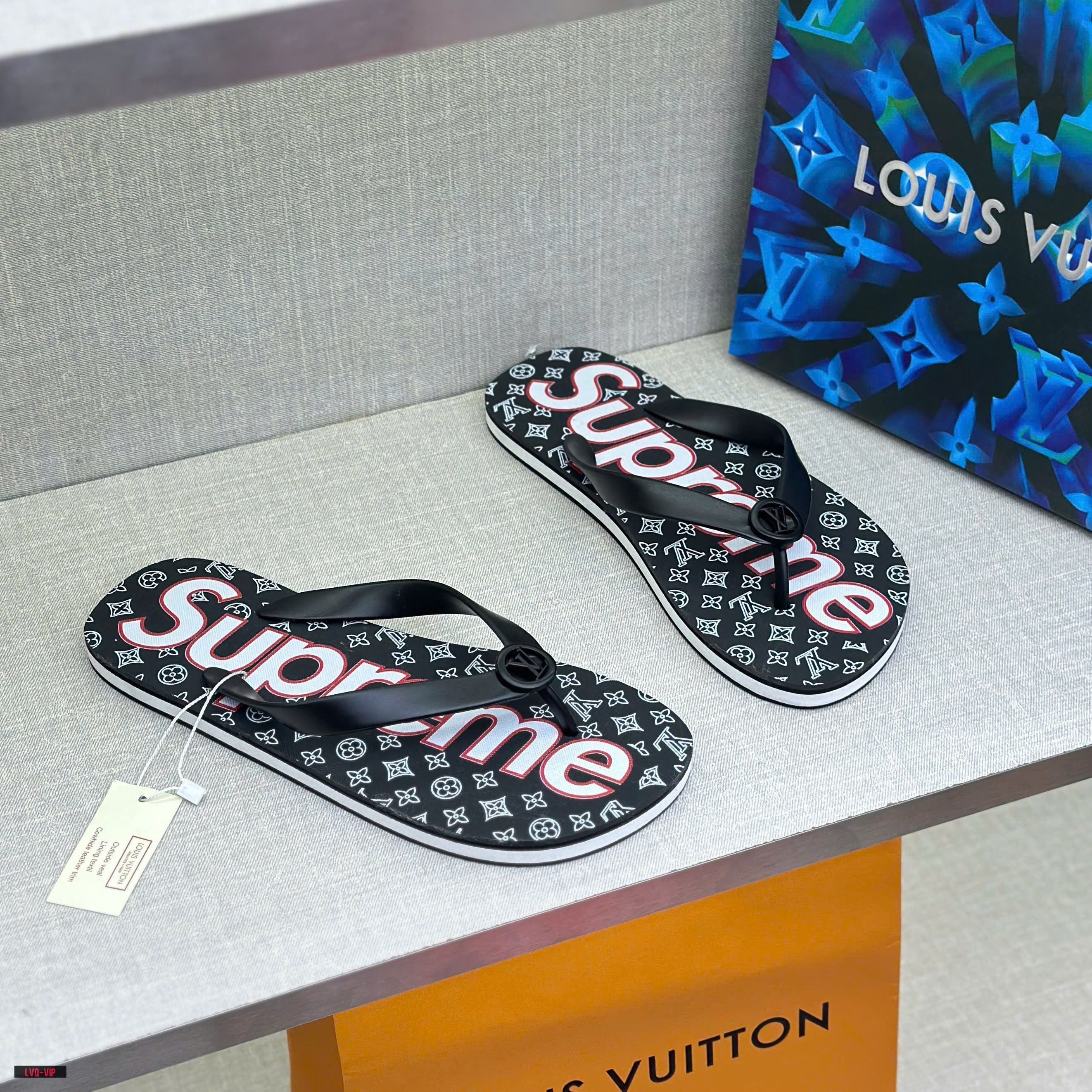 Dép tông, xỏ ngón Louis Vuitton LV Đen logo tròn quai phối họa tiết hoa vân Supreme to đế Like Auth fullbox LVQ