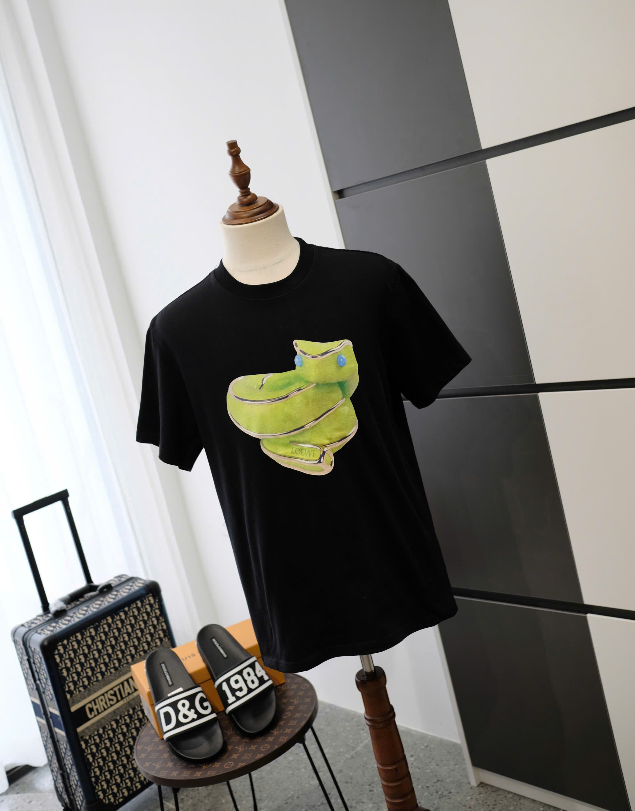 Áo phông T-shirt Loewe Đen logo Xanh Like Auth DDT
