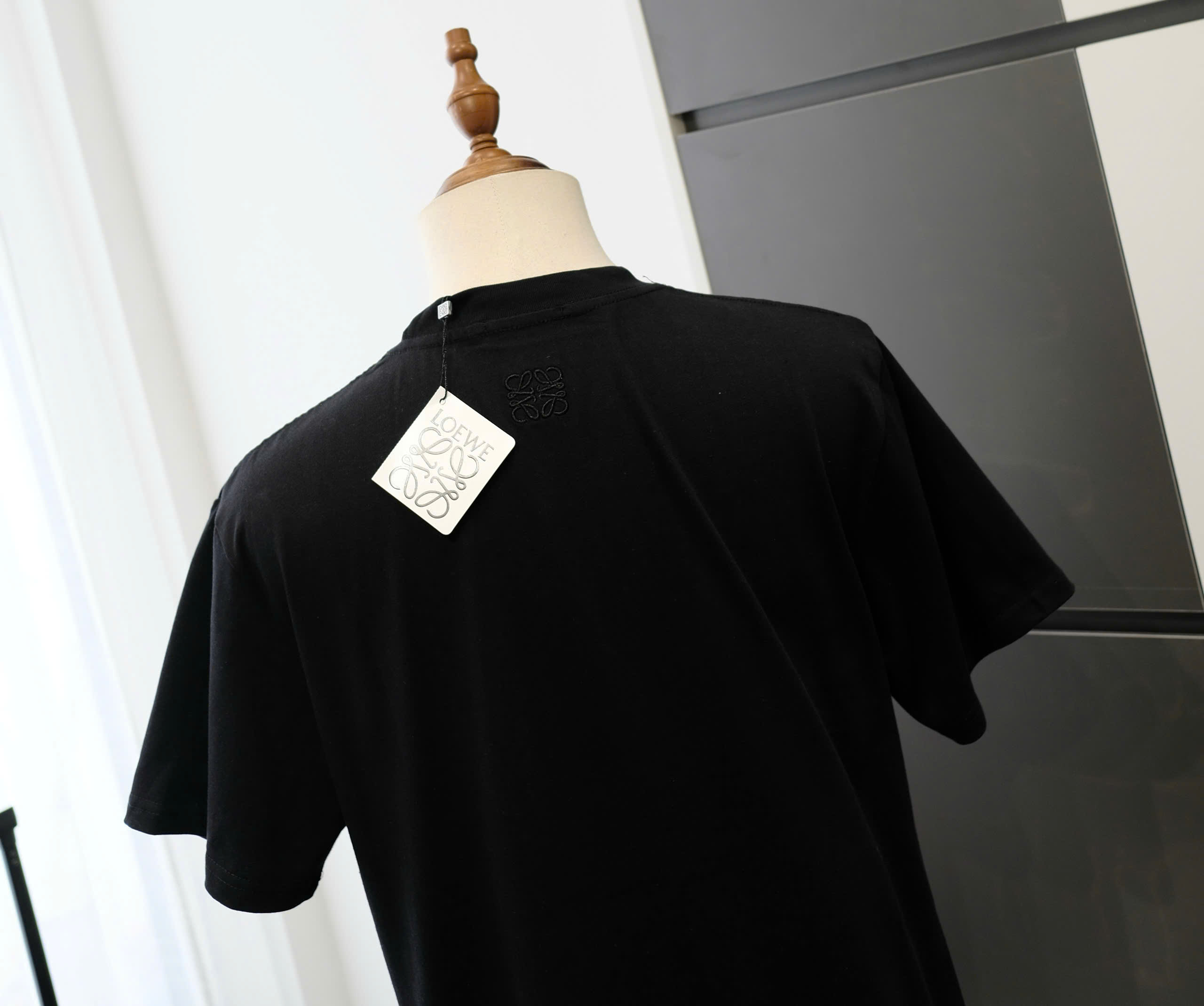 Áo phông T-shirt Loewe Đen logo Xanh Like Auth DDT