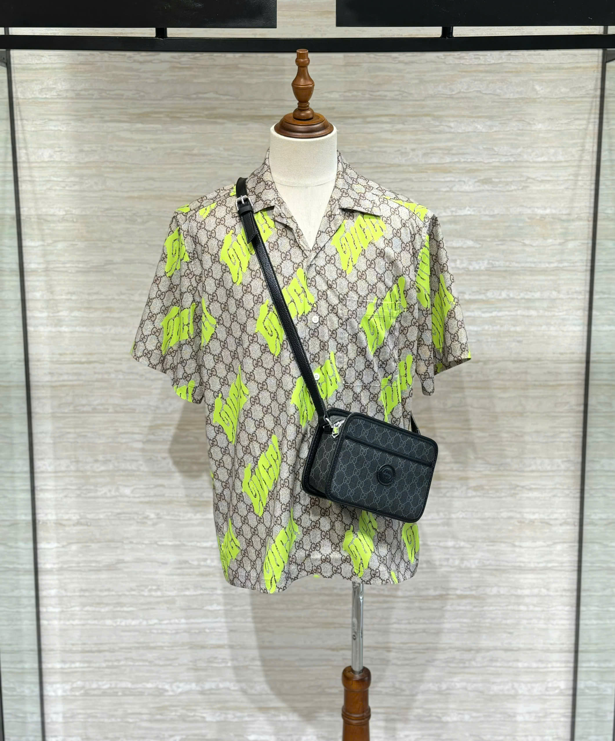 Áo sơ mi cộc tay lụa Gucci họa tiết monogram Nâu phối chữ Xanh full Like Auth DDT