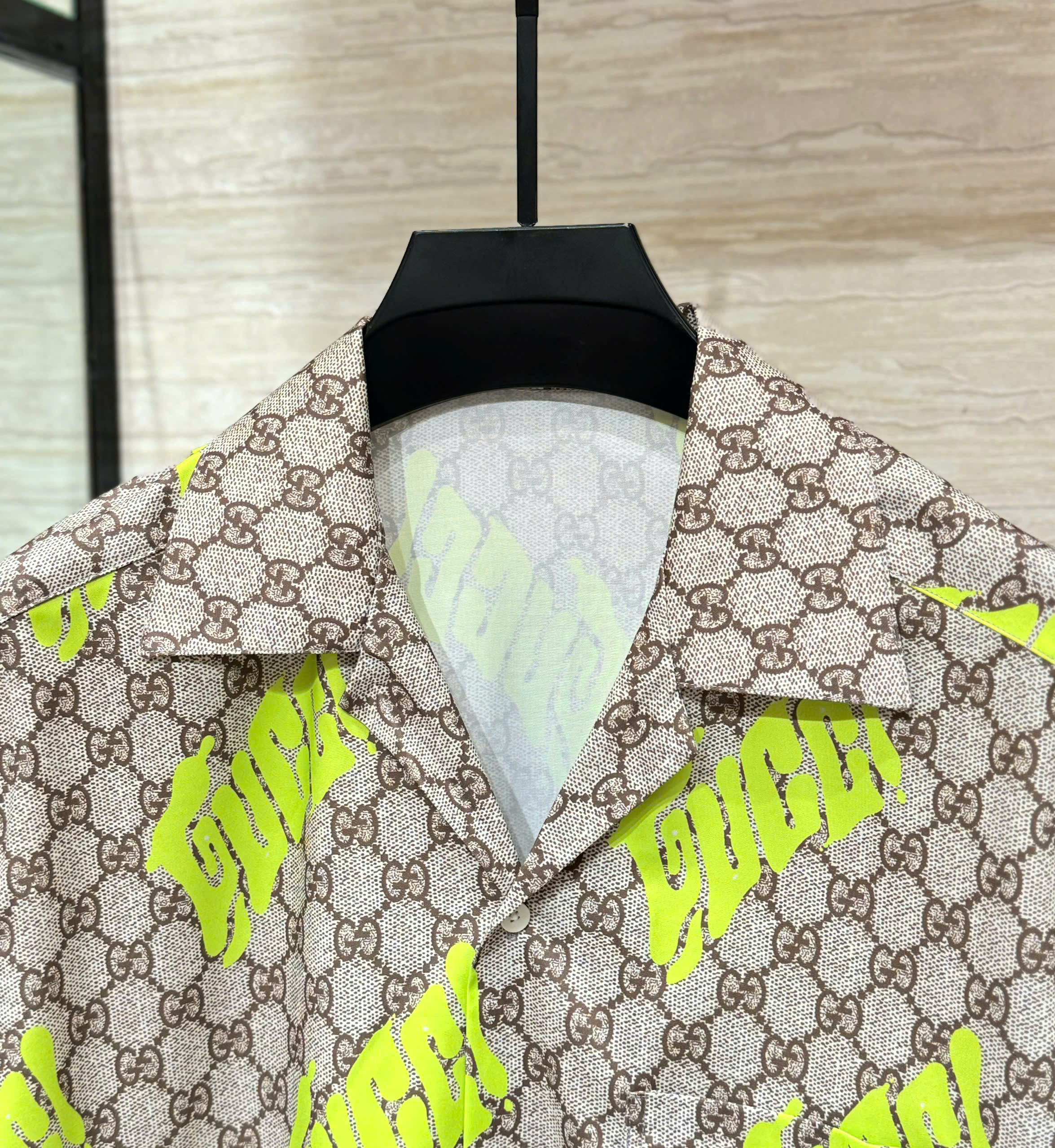 Áo sơ mi cộc tay lụa Gucci họa tiết monogram Nâu phối chữ Xanh full Like Auth DDT