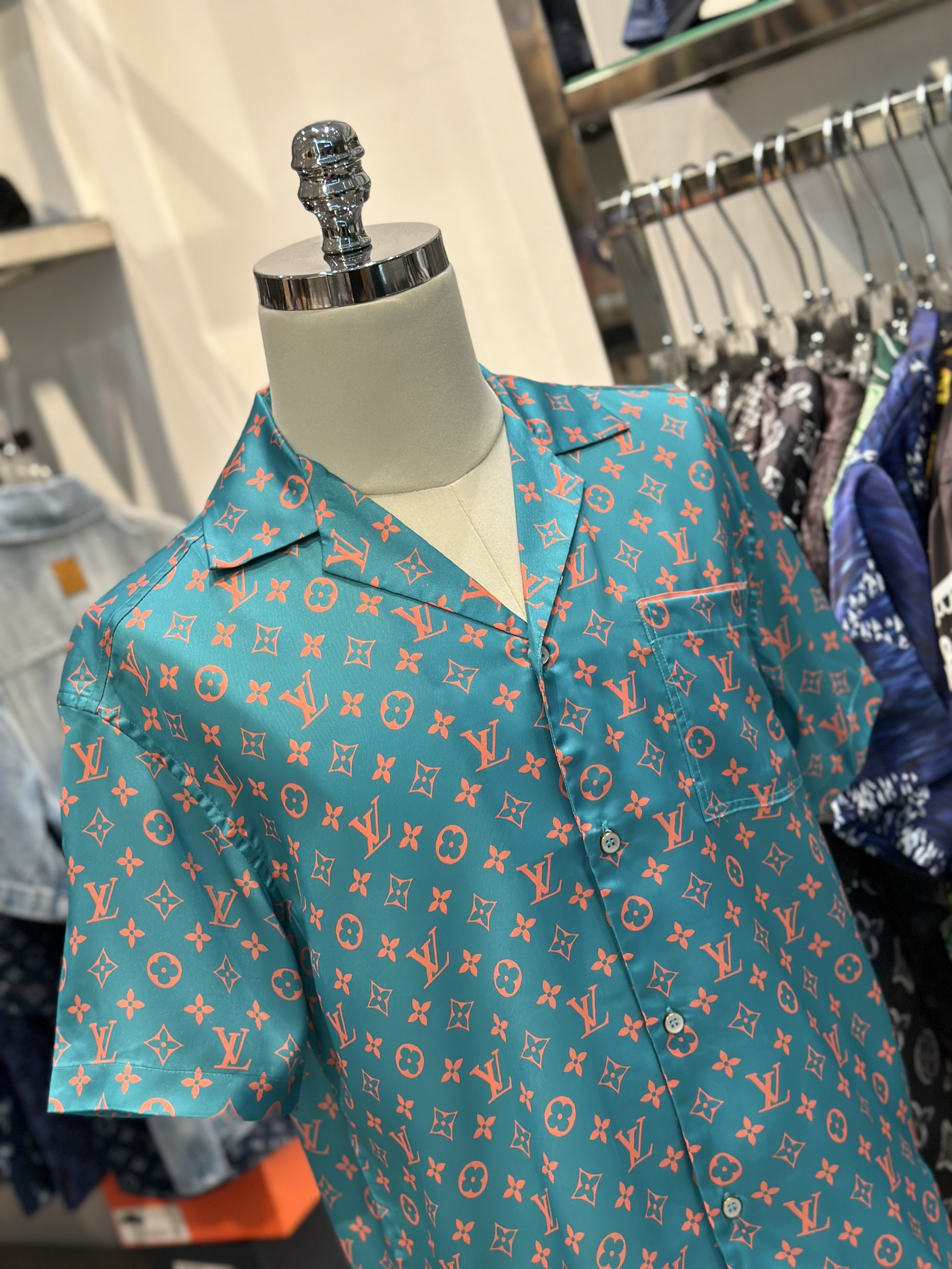 Áo sơ mi lụa cộc tay Louis Vuitton LV Xanh ngọc họa tiết hoa vân logo Cam full Like Auth VTN