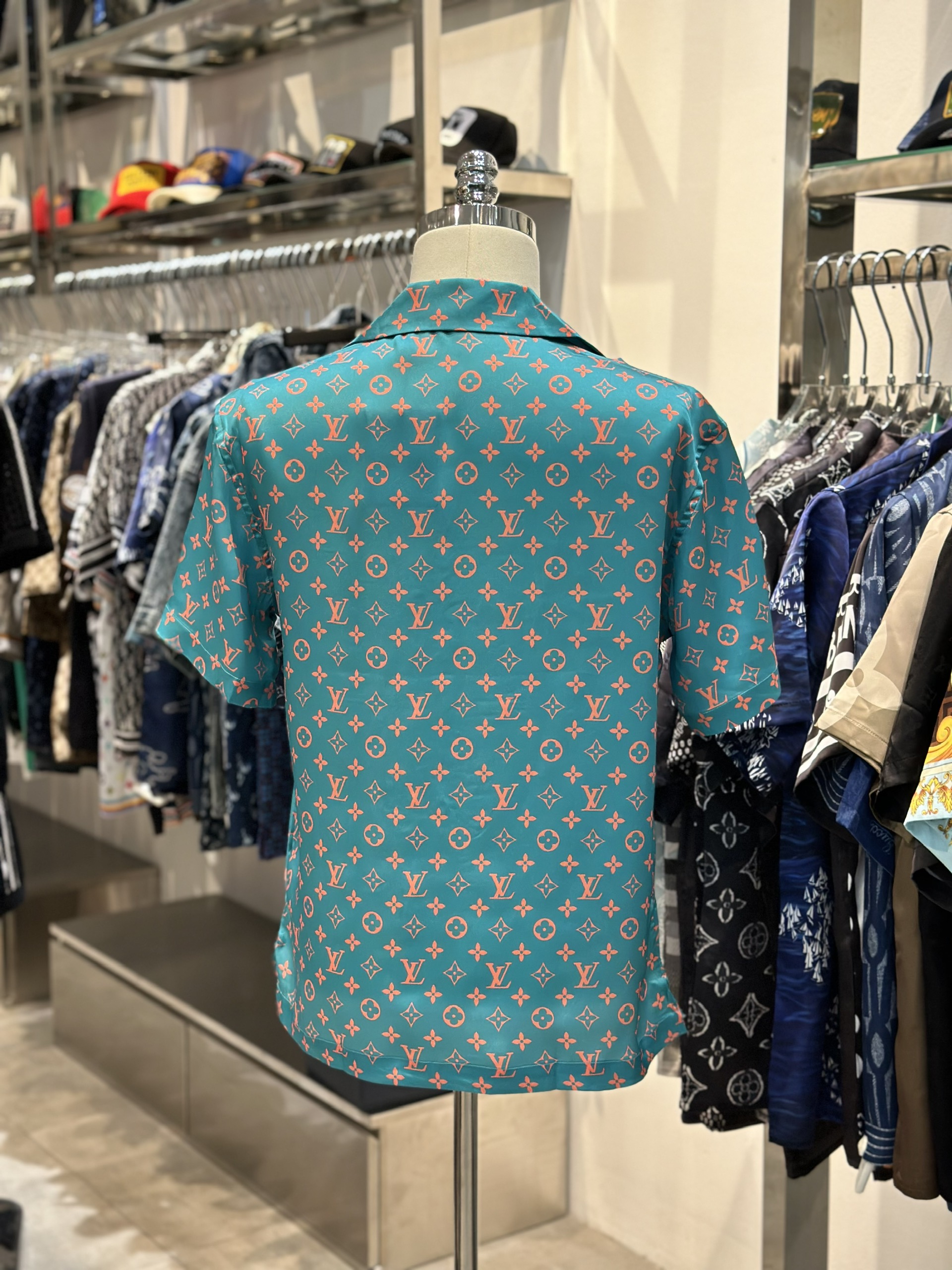 Áo sơ mi lụa cộc tay Louis Vuitton LV Xanh ngọc họa tiết hoa vân logo Cam full Like Auth VTN