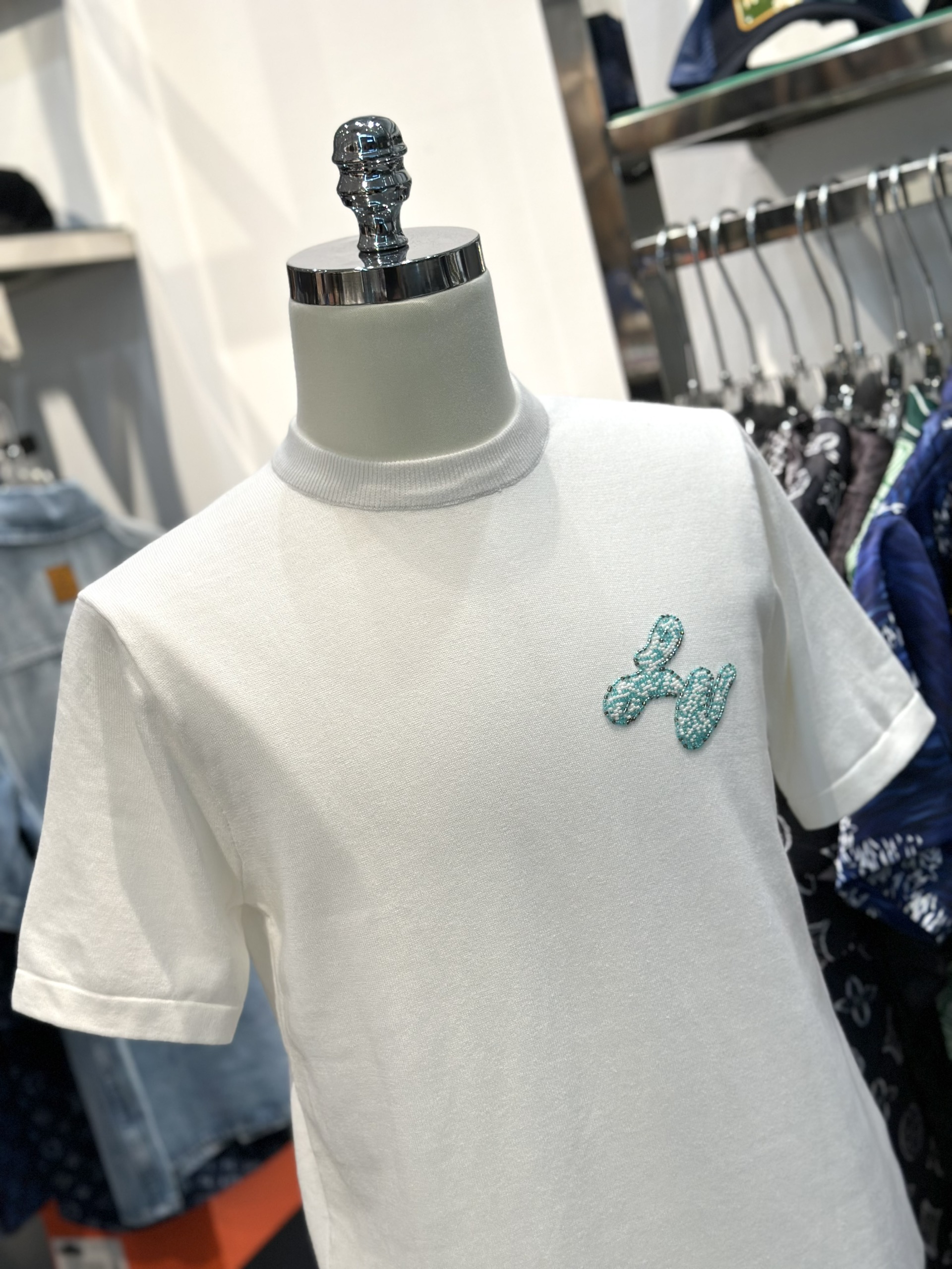 Áo phông T-shirt Louis Vuitton LV Trắng logo ngực phối kẻ ô cạp đính hạt cườm Like Auth VTN
