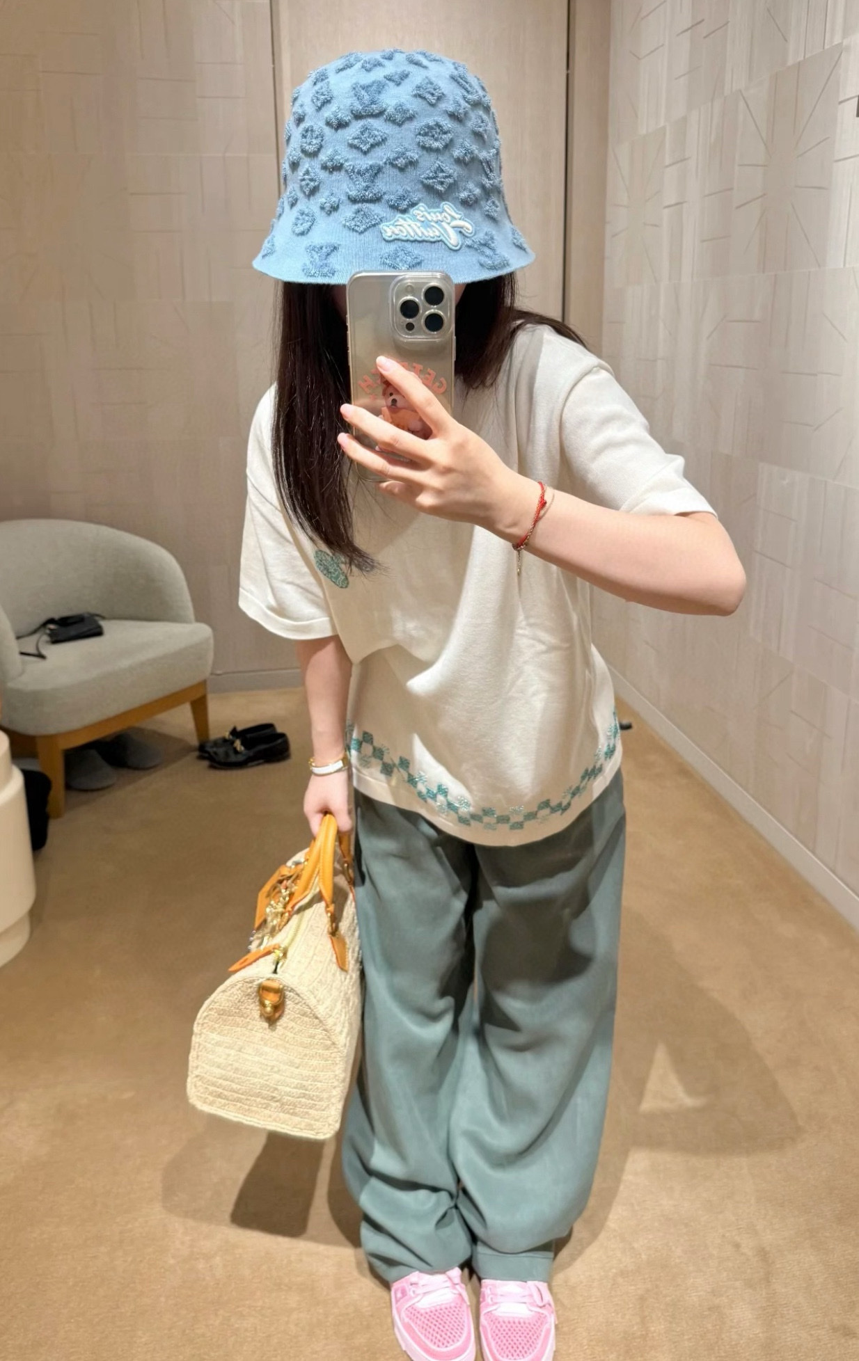 Áo phông T-shirt Louis Vuitton LV Trắng logo ngực phối kẻ ô cạp đính hạt cườm Like Auth VTN