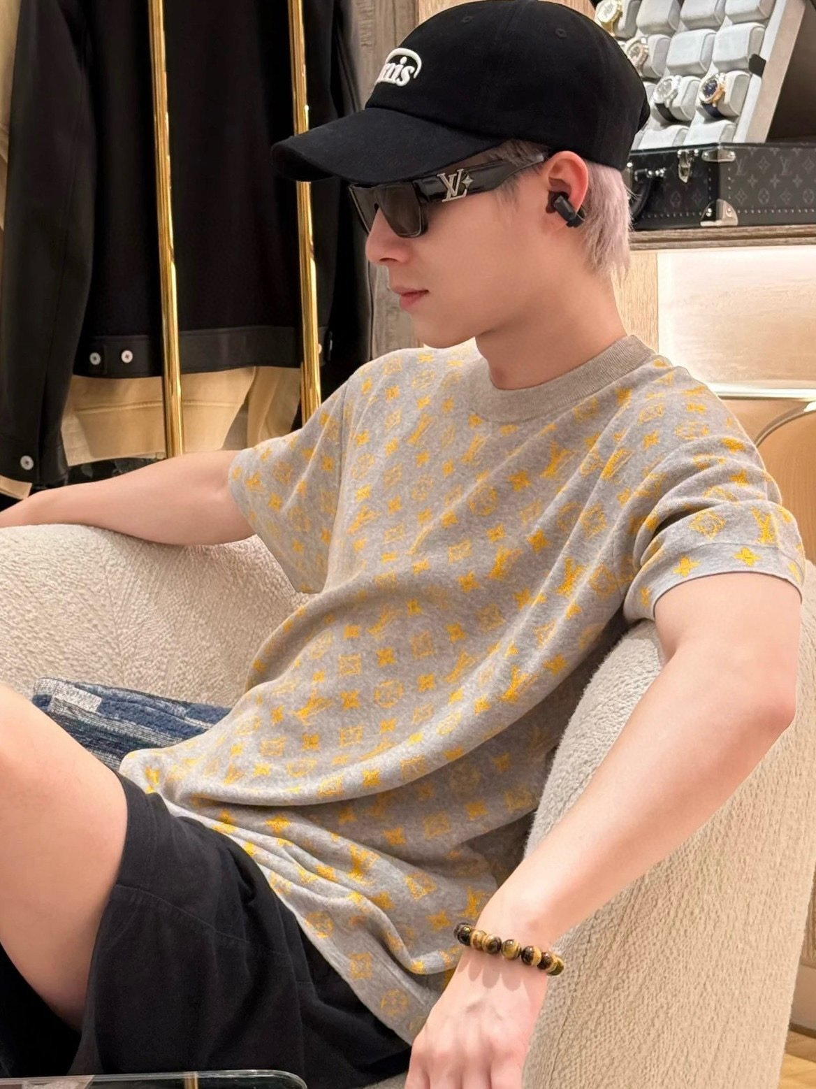 Áo phông T-shirt Louis Vuitton LV Xám họa tiết hoa vân logo Vàng Like Auth VTN