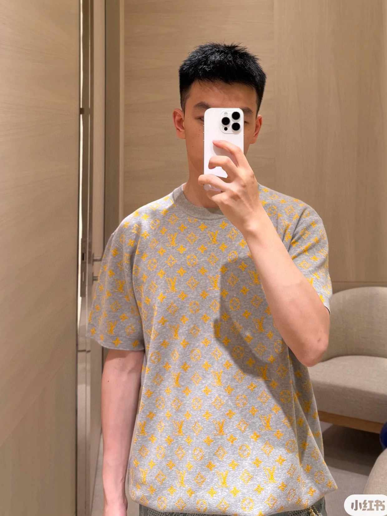 Áo phông T-shirt Louis Vuitton LV Xám họa tiết hoa vân logo Vàng Like Auth VTN