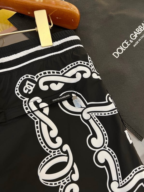 Quần short gió Dolce Gabbana DG Đen họa tiết ô xoắn Trắng Like Auth VTN