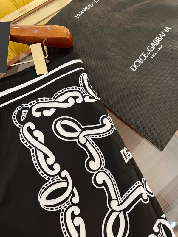 Quần short gió Dolce Gabbana DG Đen họa tiết ô xoắn Trắng Like Auth VTN