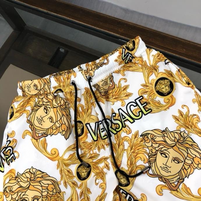 Quần short gió Versace VS Trắng họa tiết hoa văn chữ mặt logo Vàng to full Like Auth VTN