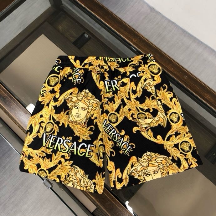 Quần short gió Versace VS Đen họa tiết hoa văn chữ mặt logo Vàng to full Like Auth VTN