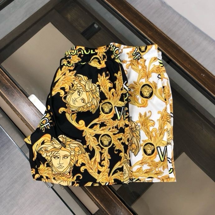 Quần short gió Versace VS Đen họa tiết hoa văn chữ mặt logo Vàng to full Like Auth VTN
