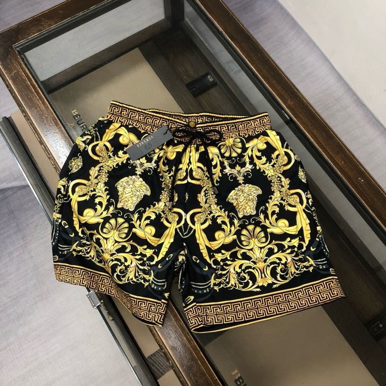 Quần short gió Versace VS Đen họa tiết hoa văn chữ mặt logo Vàng nhỏ full Like Auth VTN