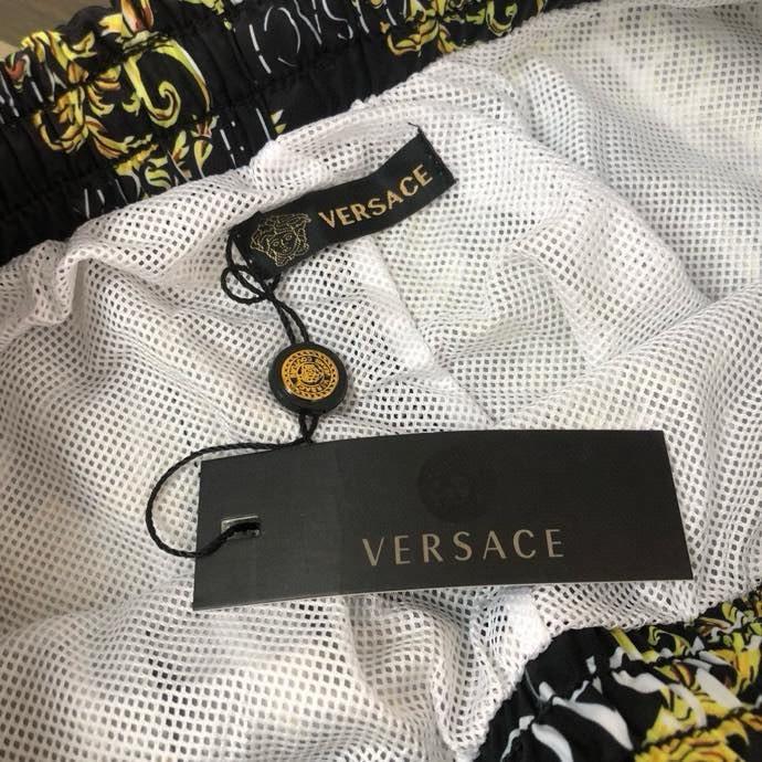 Quần short gió Versace VS Đen họa tiết hoa văn Vàng chữ Trắng full Like Auth VTN