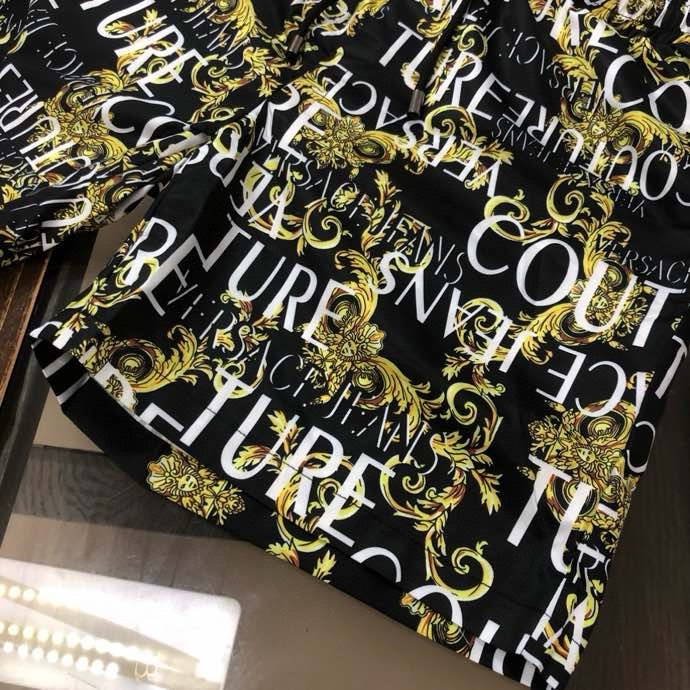 Quần short gió Versace VS Đen họa tiết hoa văn Vàng chữ Trắng full Like Auth VTN