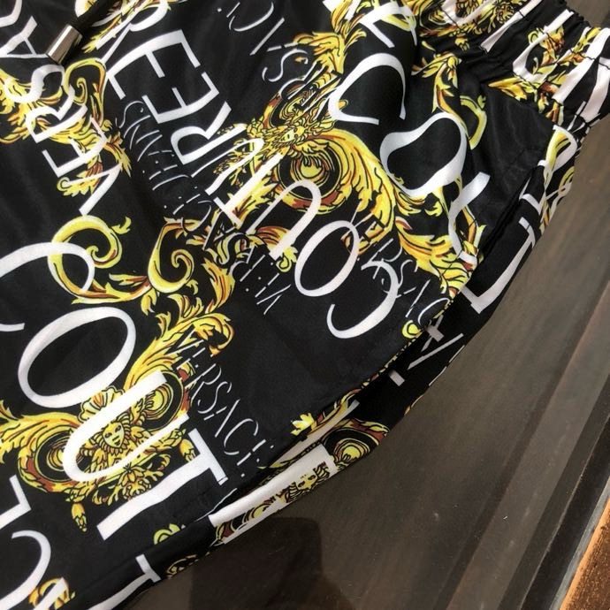 Quần short gió Versace VS Đen họa tiết hoa văn Vàng chữ Trắng full Like Auth VTN