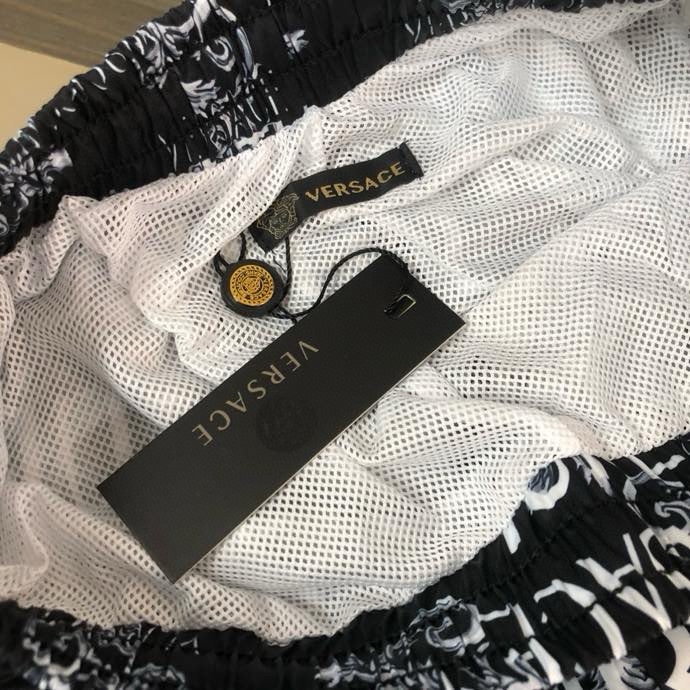 Quần short gió Versace VS Đen họa tiết hoa văn chữ Trắng loang full Like Auth VTN
