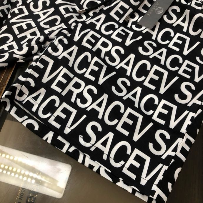 Quần short gió Versace VS Đen họa tiết chữ logo Trắng full Like Auth VTN
