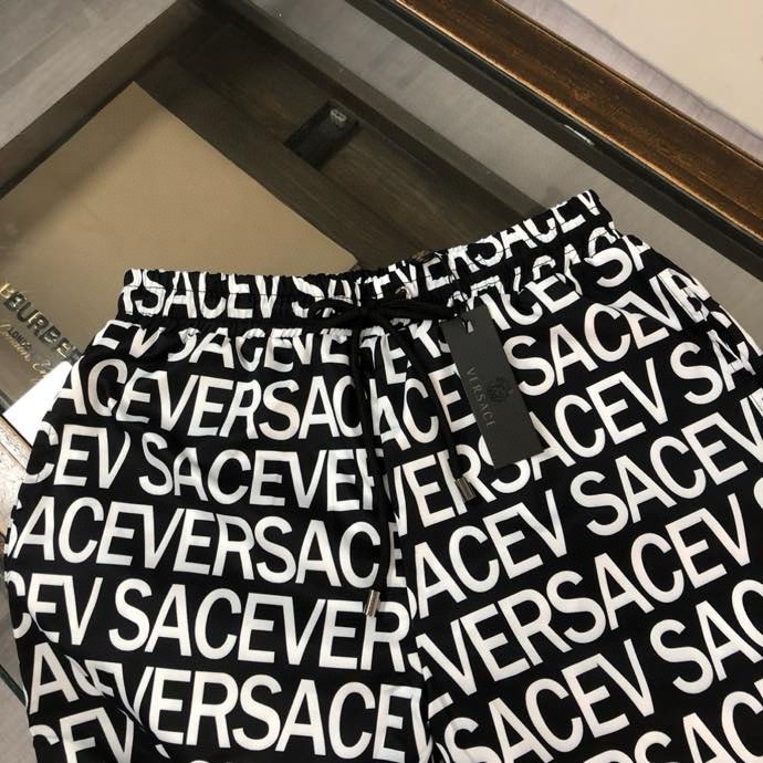 Quần short gió Versace VS Đen họa tiết chữ logo Trắng full Like Auth VTN